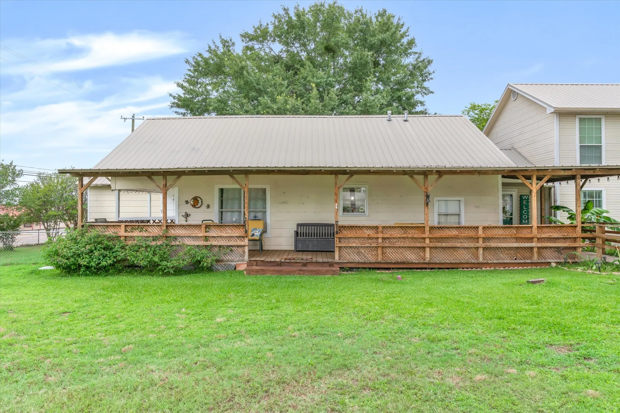 Single Family Residence For Sale in Van Zandt County , 12125 N State Highway 110, Van, Texas 75790, 3 Bedroom, 4 Bathroom, Garage spaces, 2,410 Sqft, built in 1951, mls#21292074, Real Estate Agent in Van, Homes For Sale in Van Zandt county, Homes For Sale in Van, Realtor in Van Texas, Real Estate Brokerage Independent Realty Texas, Luminita Cordes Realtor