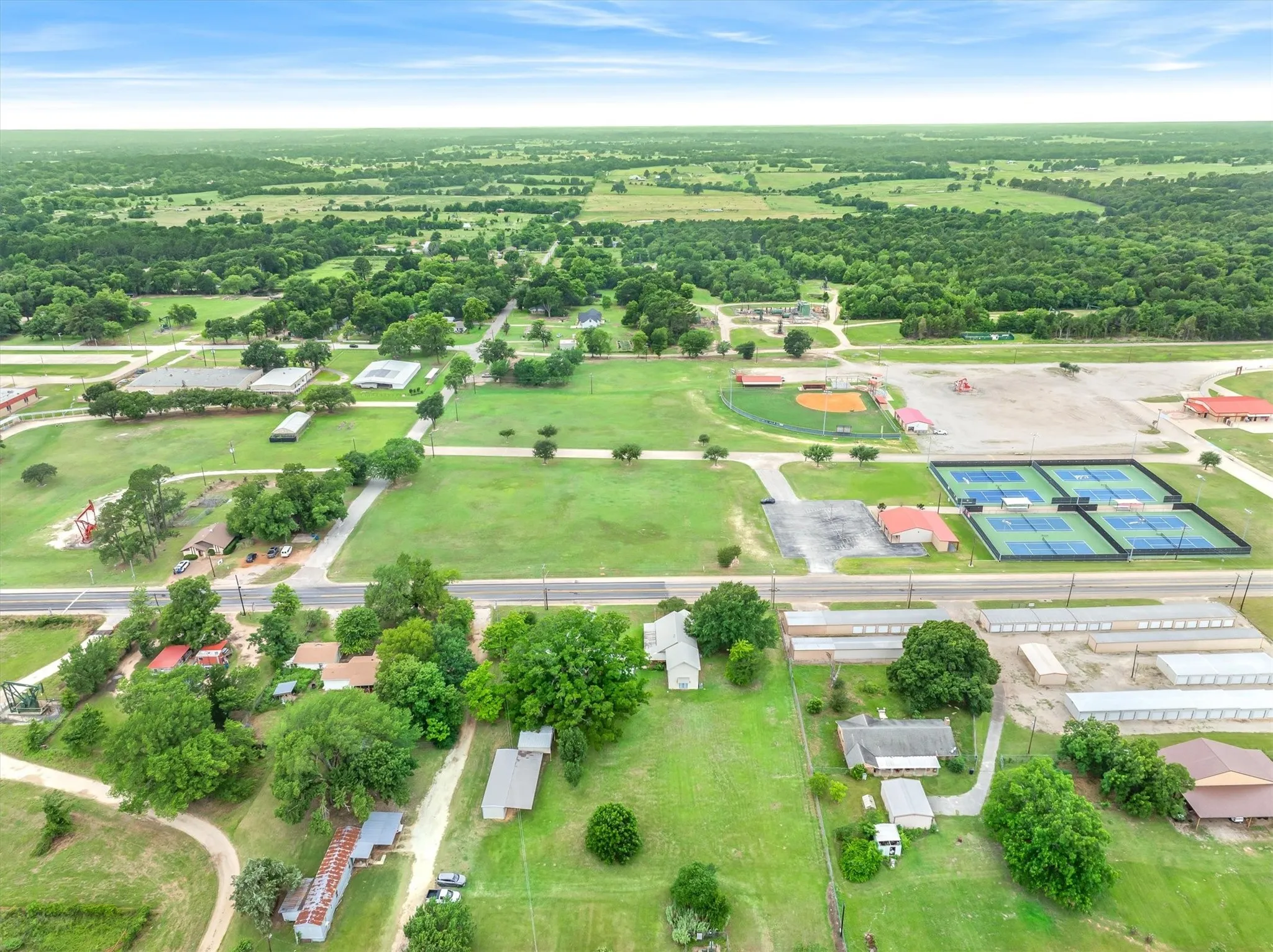 Single Family Residence For Sale in Van Zandt County , 12125 N State Highway 110, Van, Texas 75790, 3 Bedroom, 4 Bathroom, Garage spaces, 2,410 Sqft, built in 1951, mls#21292074, Real Estate Agent in Van, Homes For Sale in Van Zandt county, Homes For Sale in Van, Realtor in Van Texas, Real Estate Brokerage Independent Realty Texas, Luminita Cordes Realtor
