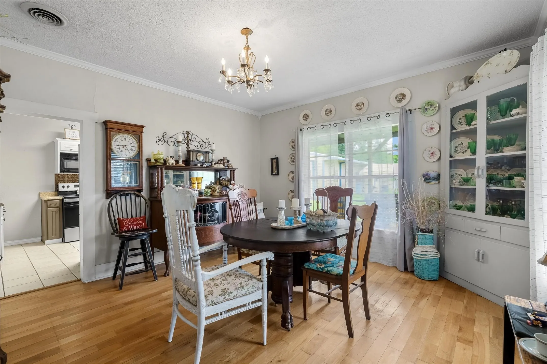 Single Family Residence For Sale in Van Zandt County , 12125 N State Highway 110, Van, Texas 75790, 3 Bedroom, 4 Bathroom, Garage spaces, 2,410 Sqft, built in 1951, mls#21292074, Real Estate Agent in Van, Homes For Sale in Van Zandt county, Homes For Sale in Van, Realtor in Van Texas, Real Estate Brokerage Independent Realty Texas, Luminita Cordes Realtor