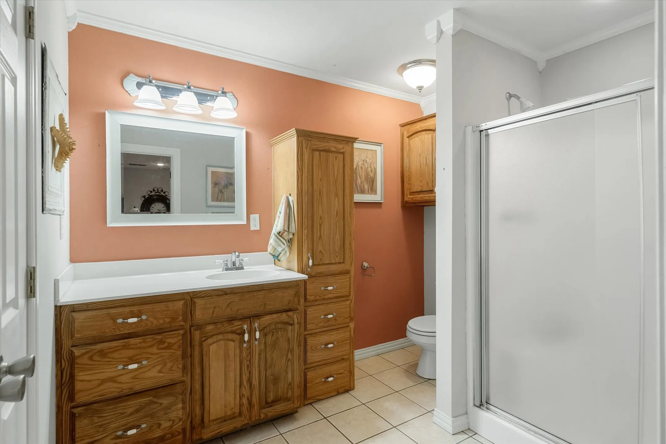 Single Family Residence For Sale in Van Zandt County , 12125 N State Highway 110, Van, Texas 75790, 3 Bedroom, 4 Bathroom, Garage spaces, 2,410 Sqft, built in 1951, mls#21292074, Real Estate Agent in Van, Homes For Sale in Van Zandt county, Homes For Sale in Van, Realtor in Van Texas, Real Estate Brokerage Independent Realty Texas, Luminita Cordes Realtor