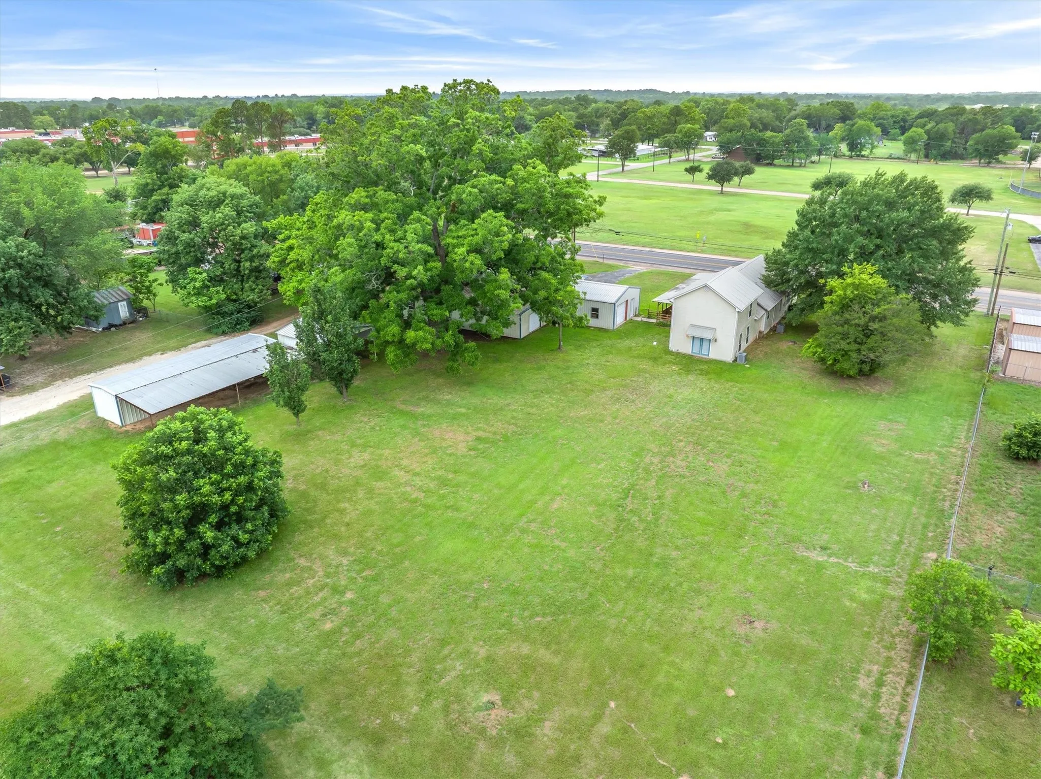 Single Family Residence For Sale in Van Zandt County , 12125 N State Highway 110, Van, Texas 75790, 3 Bedroom, 4 Bathroom, Garage spaces, 2,410 Sqft, built in 1951, mls#21292074, Real Estate Agent in Van, Homes For Sale in Van Zandt county, Homes For Sale in Van, Realtor in Van Texas, Real Estate Brokerage Independent Realty Texas, Luminita Cordes Realtor