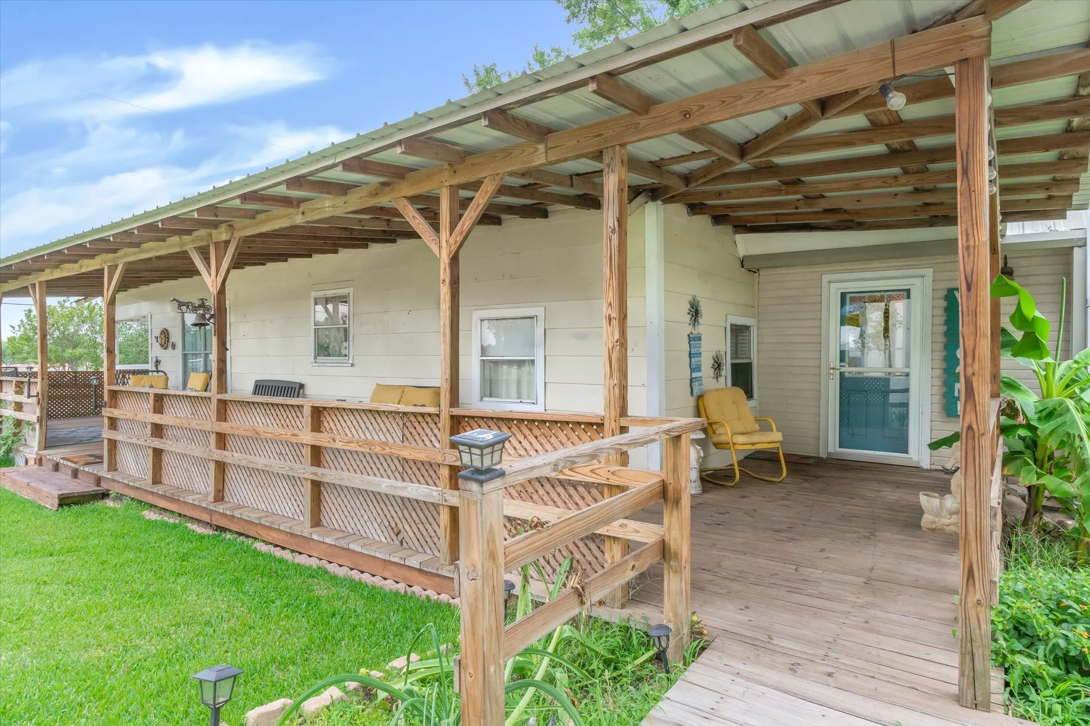 Single Family Residence For Sale in Van Zandt County , 12125 N State Highway 110, Van, Texas 75790, 3 Bedroom, 4 Bathroom, Garage spaces, 2,410 Sqft, built in 1951, mls#21292074, Real Estate Agent in Van, Homes For Sale in Van Zandt county, Homes For Sale in Van, Realtor in Van Texas, Real Estate Brokerage Independent Realty Texas, Luminita Cordes Realtor