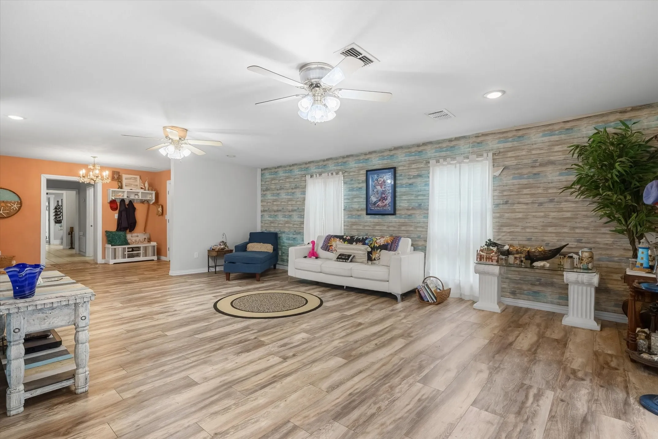 Single Family Residence For Sale in Van Zandt County , 12125 N State Highway 110, Van, Texas 75790, 3 Bedroom, 4 Bathroom, Garage spaces, 2,410 Sqft, built in 1951, mls#21292074, Real Estate Agent in Van, Homes For Sale in Van Zandt county, Homes For Sale in Van, Realtor in Van Texas, Real Estate Brokerage Independent Realty Texas, Luminita Cordes Realtor