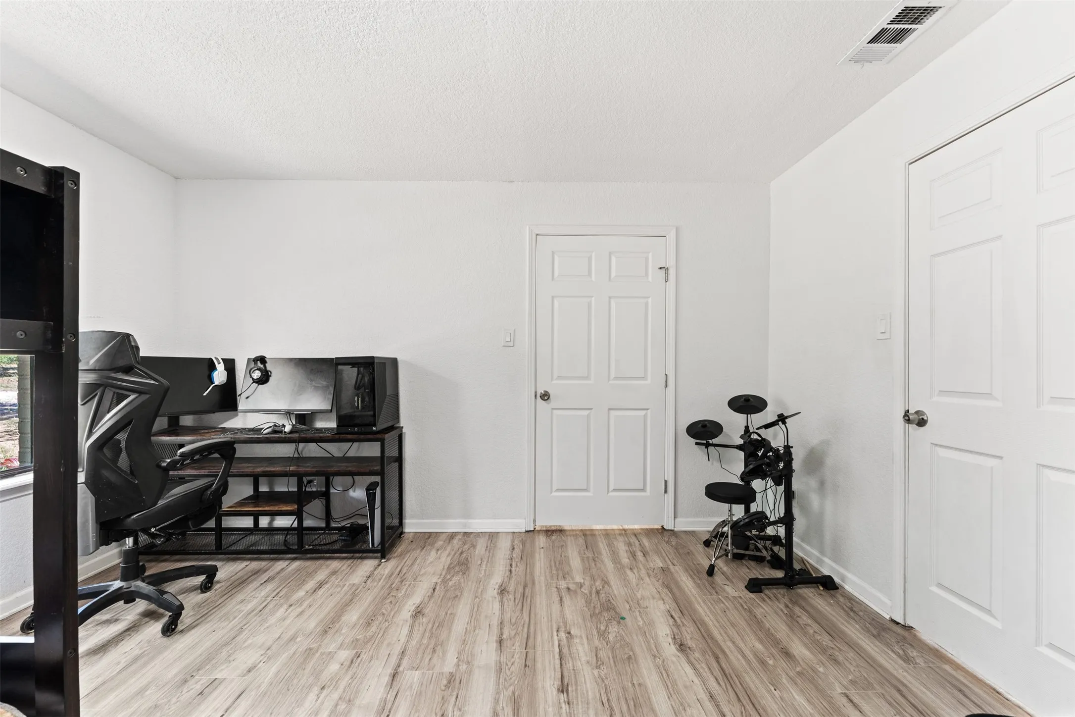 Single Family Residence For Sale in Hamilton County , 443 County Road 316, Jonesboro, Texas 76538, 4 Bedroom, 2 Bathroom, Garage spaces, 2,357 Sqft, built in 1988, mls#21299852, Real Estate Agent in Jonesboro, Homes For Sale in Hamilton county, Homes For Sale in Jonesboro, Realtor in Jonesboro Texas, Real Estate Brokerage Independent Realty Texas, Luminita Cordes Realtor