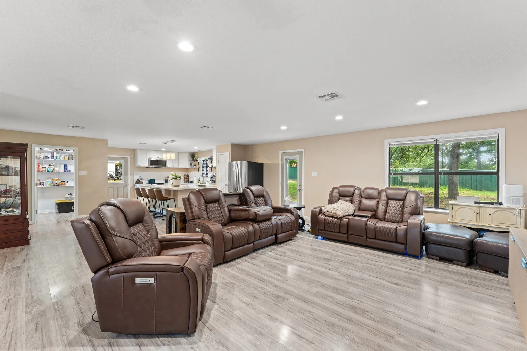 Single Family Residence For Sale in Hamilton County , 443 County Road 316, Jonesboro, Texas 76538, 4 Bedroom, 2 Bathroom, Garage spaces, 2,357 Sqft, built in 1988, mls#21299852, Real Estate Agent in Jonesboro, Homes For Sale in Hamilton county, Homes For Sale in Jonesboro, Realtor in Jonesboro Texas, Real Estate Brokerage Independent Realty Texas, Luminita Cordes Realtor