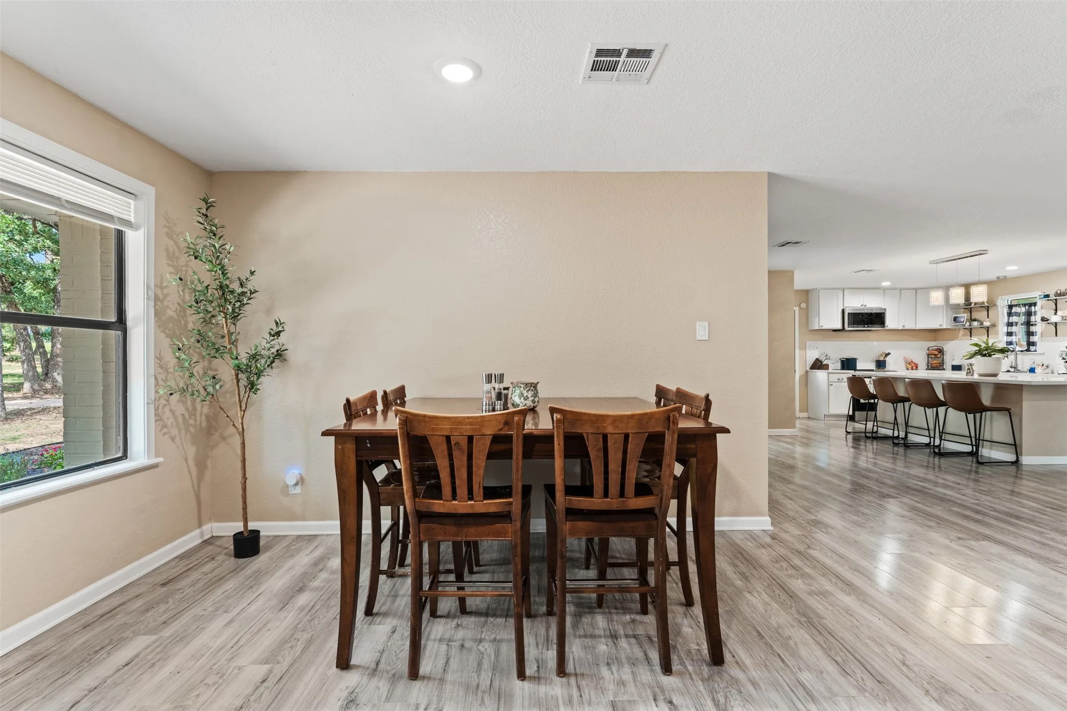 Single Family Residence For Sale in Hamilton County , 443 County Road 316, Jonesboro, Texas 76538, 4 Bedroom, 2 Bathroom, Garage spaces, 2,357 Sqft, built in 1988, mls#21299852, Real Estate Agent in Jonesboro, Homes For Sale in Hamilton county, Homes For Sale in Jonesboro, Realtor in Jonesboro Texas, Real Estate Brokerage Independent Realty Texas, Luminita Cordes Realtor
