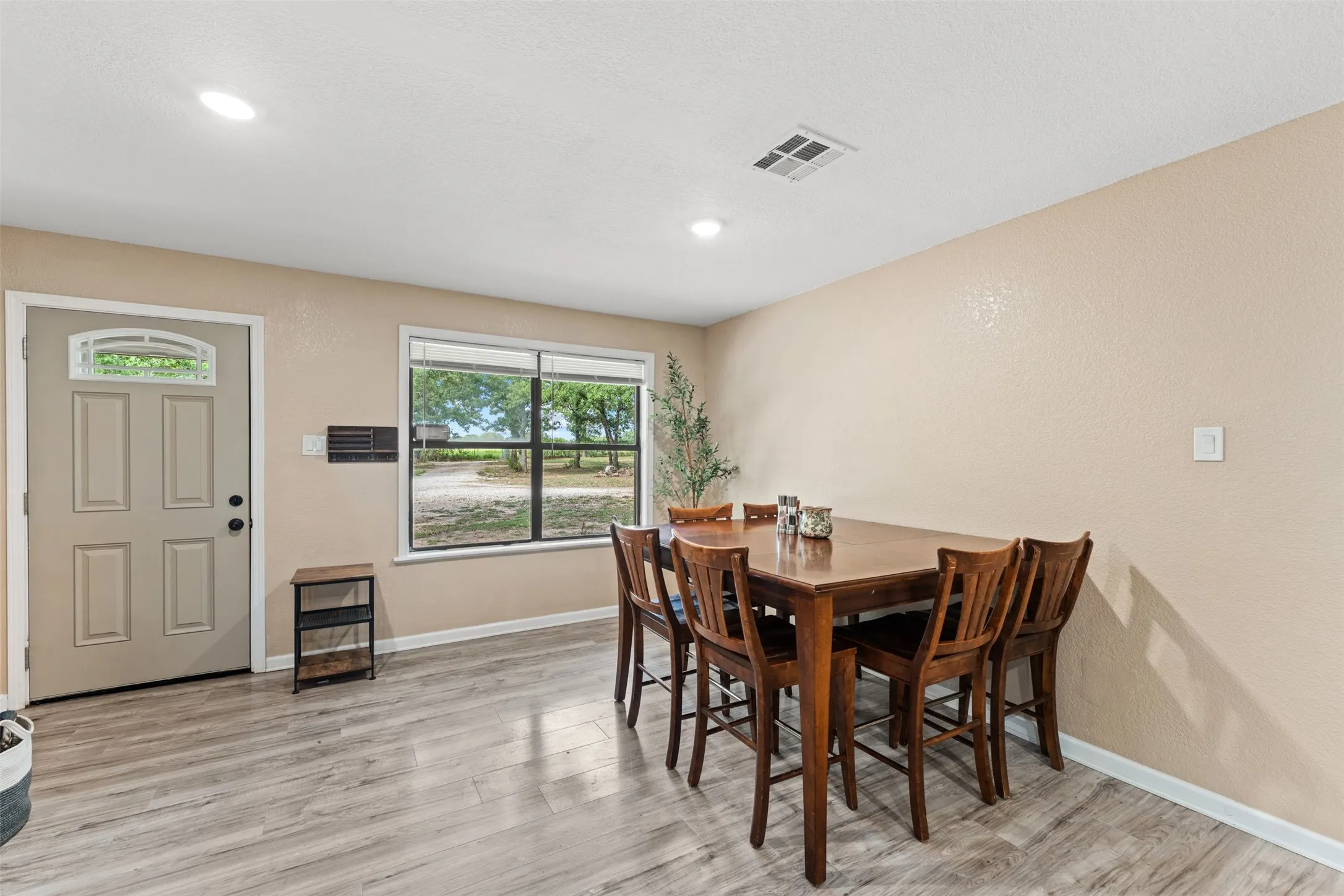 Single Family Residence For Sale in Hamilton County , 443 County Road 316, Jonesboro, Texas 76538, 4 Bedroom, 2 Bathroom, Garage spaces, 2,357 Sqft, built in 1988, mls#21299852, Real Estate Agent in Jonesboro, Homes For Sale in Hamilton county, Homes For Sale in Jonesboro, Realtor in Jonesboro Texas, Real Estate Brokerage Independent Realty Texas, Luminita Cordes Realtor