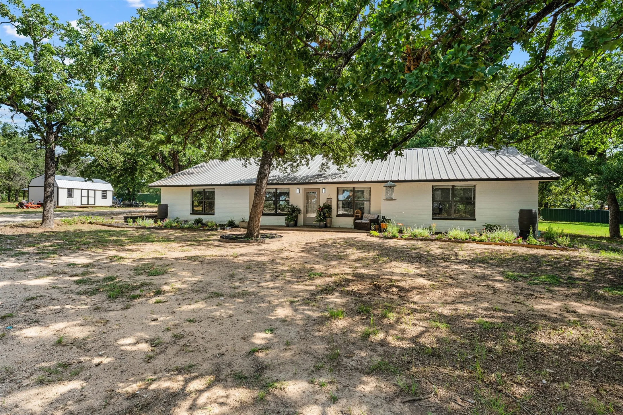 Single Family Residence For Sale in Hamilton County , 443 County Road 316, Jonesboro, Texas 76538, 4 Bedroom, 2 Bathroom, Garage spaces, 2,357 Sqft, built in 1988, mls#21299852, Real Estate Agent in Jonesboro, Homes For Sale in Hamilton county, Homes For Sale in Jonesboro, Realtor in Jonesboro Texas, Real Estate Brokerage Independent Realty Texas, Luminita Cordes Realtor