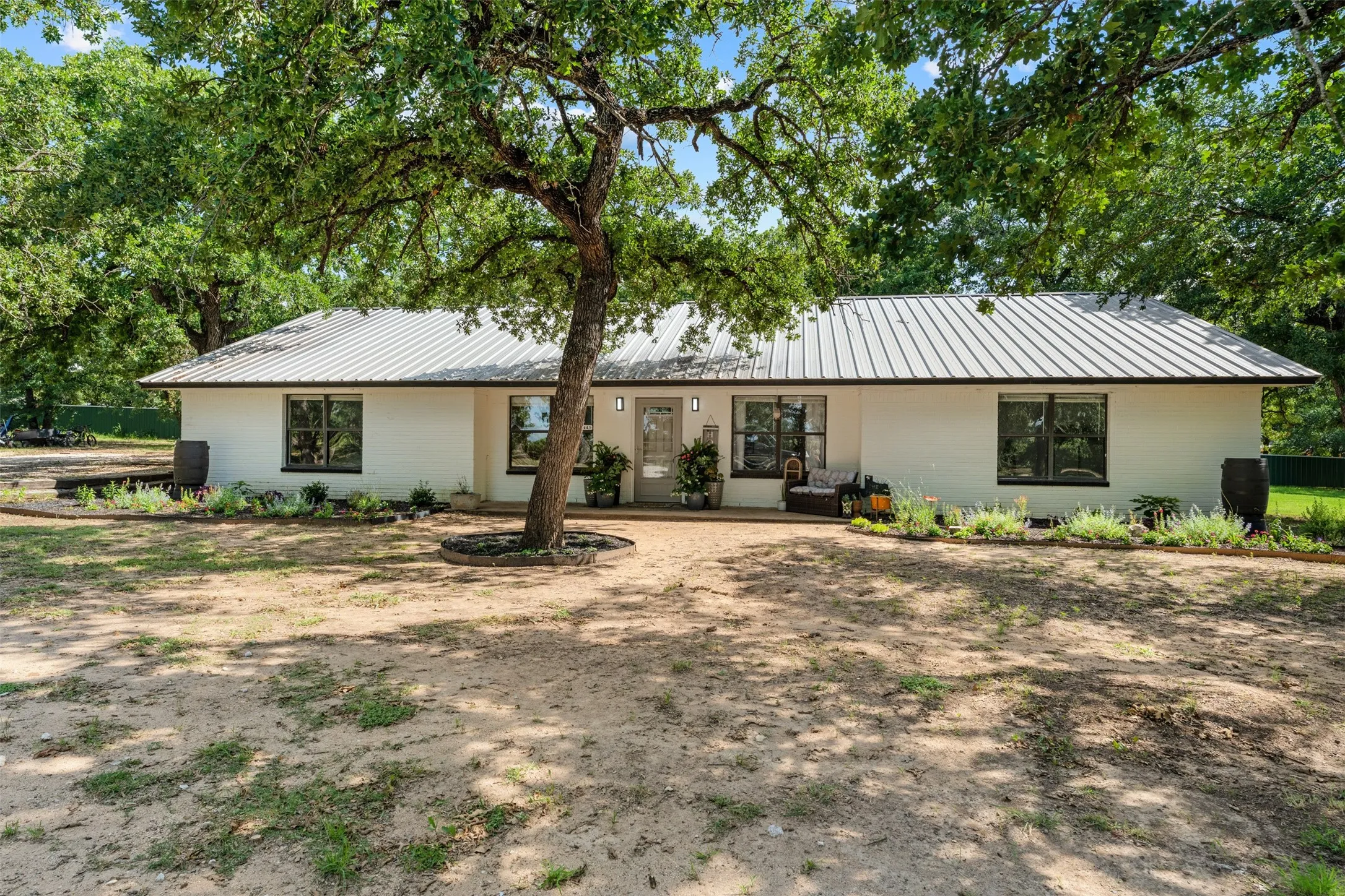 Single Family Residence For Sale in Hamilton County , 443 County Road 316, Jonesboro, Texas 76538, 4 Bedroom, 2 Bathroom, Garage spaces, 2,357 Sqft, built in 1988, mls#21299852, Real Estate Agent in Jonesboro, Homes For Sale in Hamilton county, Homes For Sale in Jonesboro, Realtor in Jonesboro Texas, Real Estate Brokerage Independent Realty Texas, Luminita Cordes Realtor