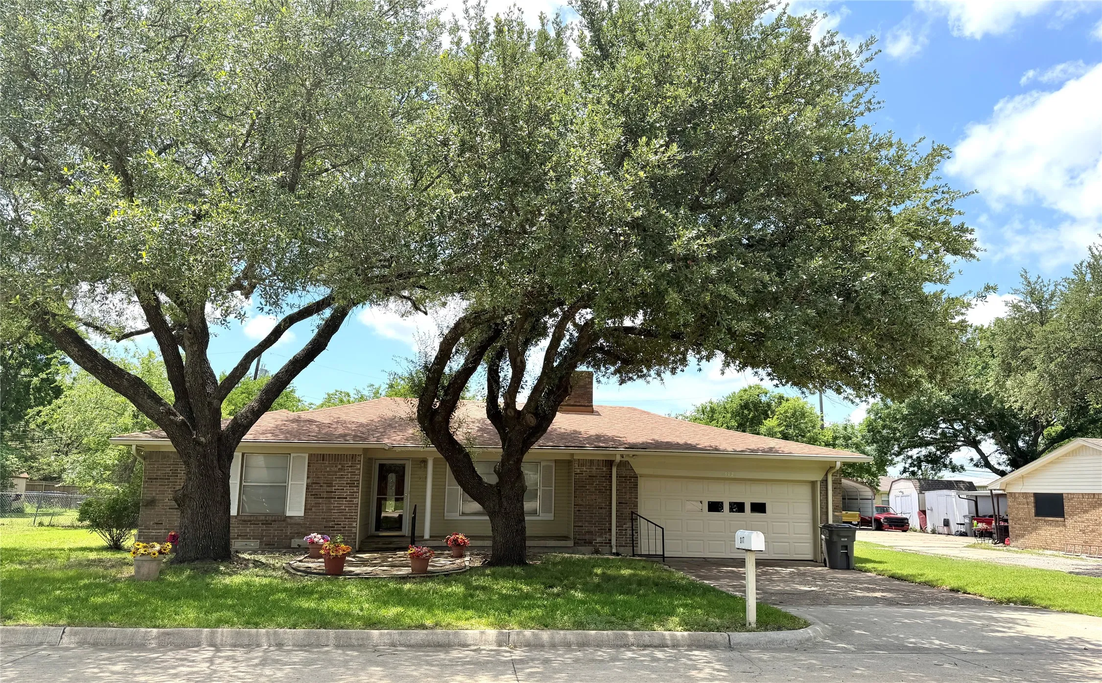Single Family Residence For Sale in Collin County , 317 Allenwood Drive, Princeton, Texas 75407, 2 Bedroom, 2 Bathroom, 2 Garage spaces, 1,330 Sqft, built in 1970, mls#21299534, Real Estate Agent in Princeton, Homes For Sale in Collin county, Homes For Sale in Princeton, Realtor in Princeton Texas, Real Estate Brokerage Independent Realty Texas, Luminita Cordes Realtor