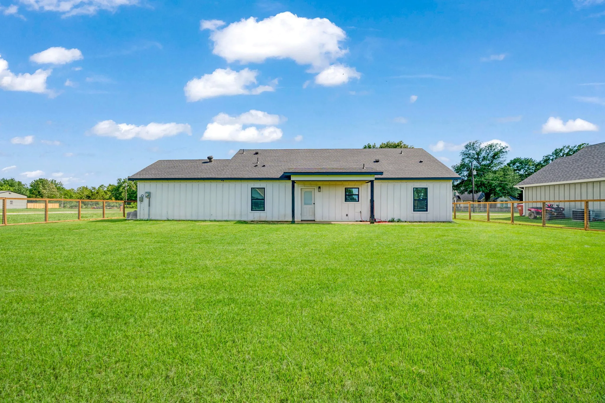 Single Family Residence For Sale in Lamar County , 725 Daniel Street, Blossom, Texas 75416, 3 Bedroom, 2 Bathroom, 2 Garage spaces, 1,788 Sqft, built in 2023, mls#21299844, Real Estate Agent in Blossom, Homes For Sale in Lamar county, Homes For Sale in Blossom, Realtor in Blossom Texas, Real Estate Brokerage Independent Realty Texas, Luminita Cordes Realtor