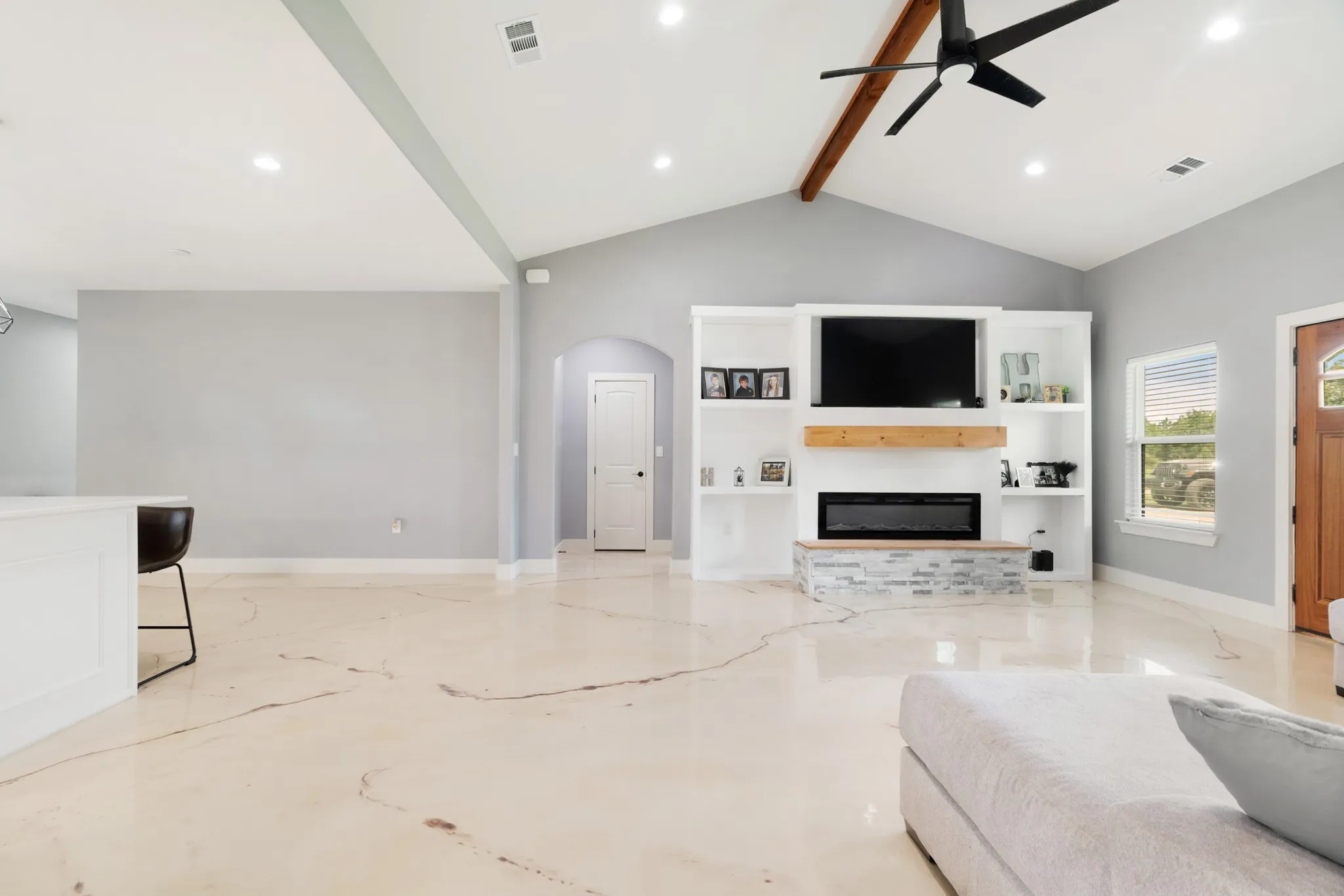 Single Family Residence For Sale in Lamar County , 725 Daniel Street, Blossom, Texas 75416, 3 Bedroom, 2 Bathroom, 2 Garage spaces, 1,788 Sqft, built in 2023, mls#21299844, Real Estate Agent in Blossom, Homes For Sale in Lamar county, Homes For Sale in Blossom, Realtor in Blossom Texas, Real Estate Brokerage Independent Realty Texas, Luminita Cordes Realtor