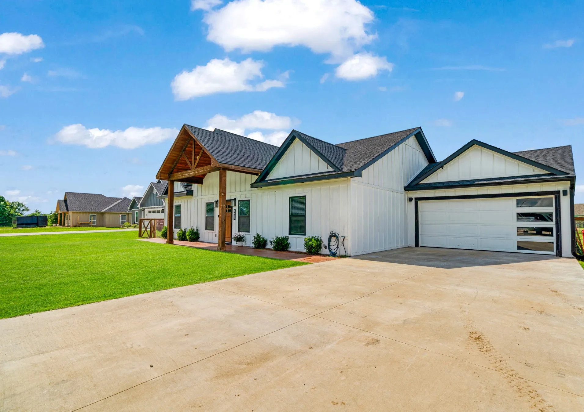 Single Family Residence For Sale in Lamar County , 725 Daniel Street, Blossom, Texas 75416, 3 Bedroom, 2 Bathroom, 2 Garage spaces, 1,788 Sqft, built in 2023, mls#21299844, Real Estate Agent in Blossom, Homes For Sale in Lamar county, Homes For Sale in Blossom, Realtor in Blossom Texas, Real Estate Brokerage Independent Realty Texas, Luminita Cordes Realtor
