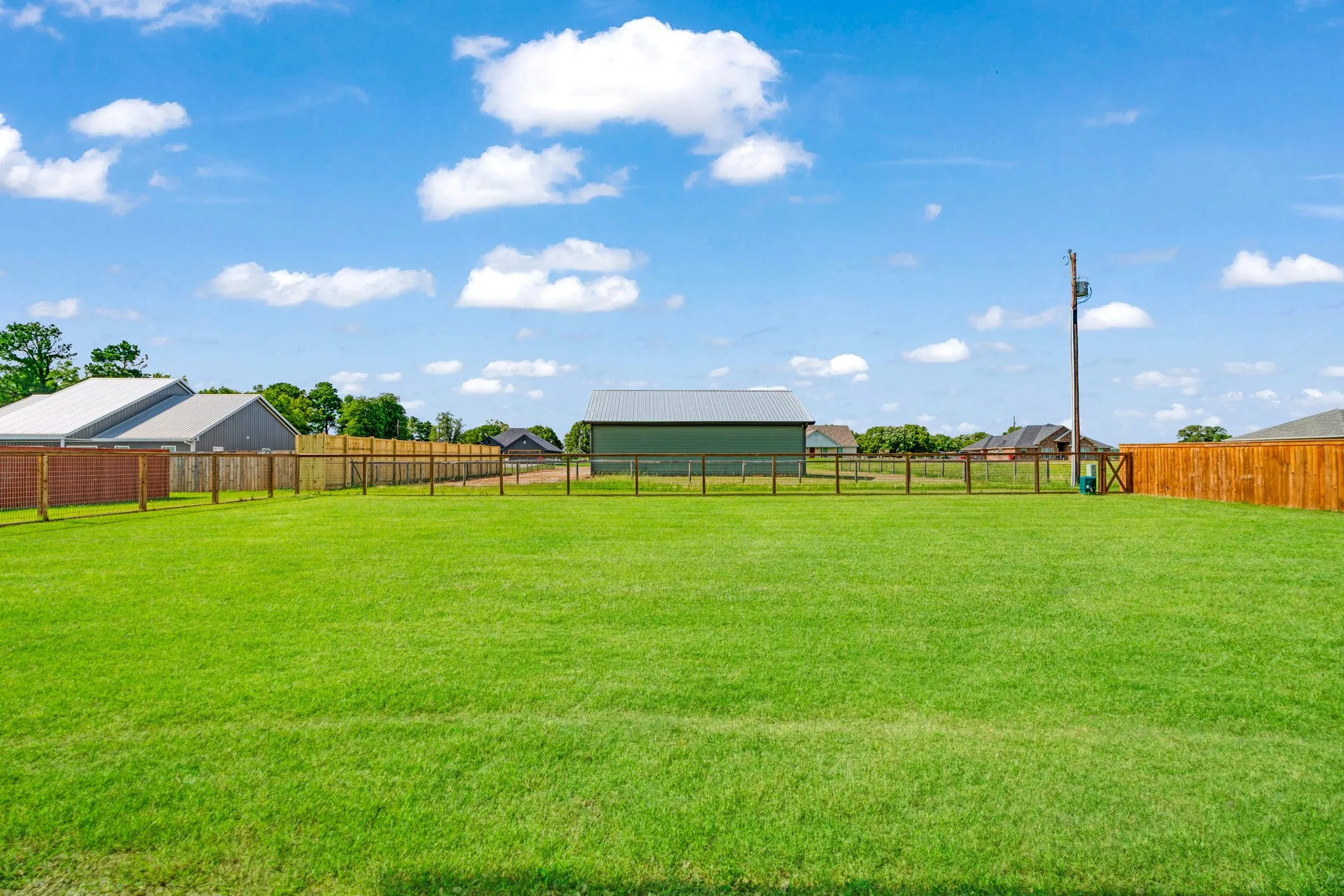 Single Family Residence For Sale in Lamar County , 725 Daniel Street, Blossom, Texas 75416, 3 Bedroom, 2 Bathroom, 2 Garage spaces, 1,788 Sqft, built in 2023, mls#21299844, Real Estate Agent in Blossom, Homes For Sale in Lamar county, Homes For Sale in Blossom, Realtor in Blossom Texas, Real Estate Brokerage Independent Realty Texas, Luminita Cordes Realtor