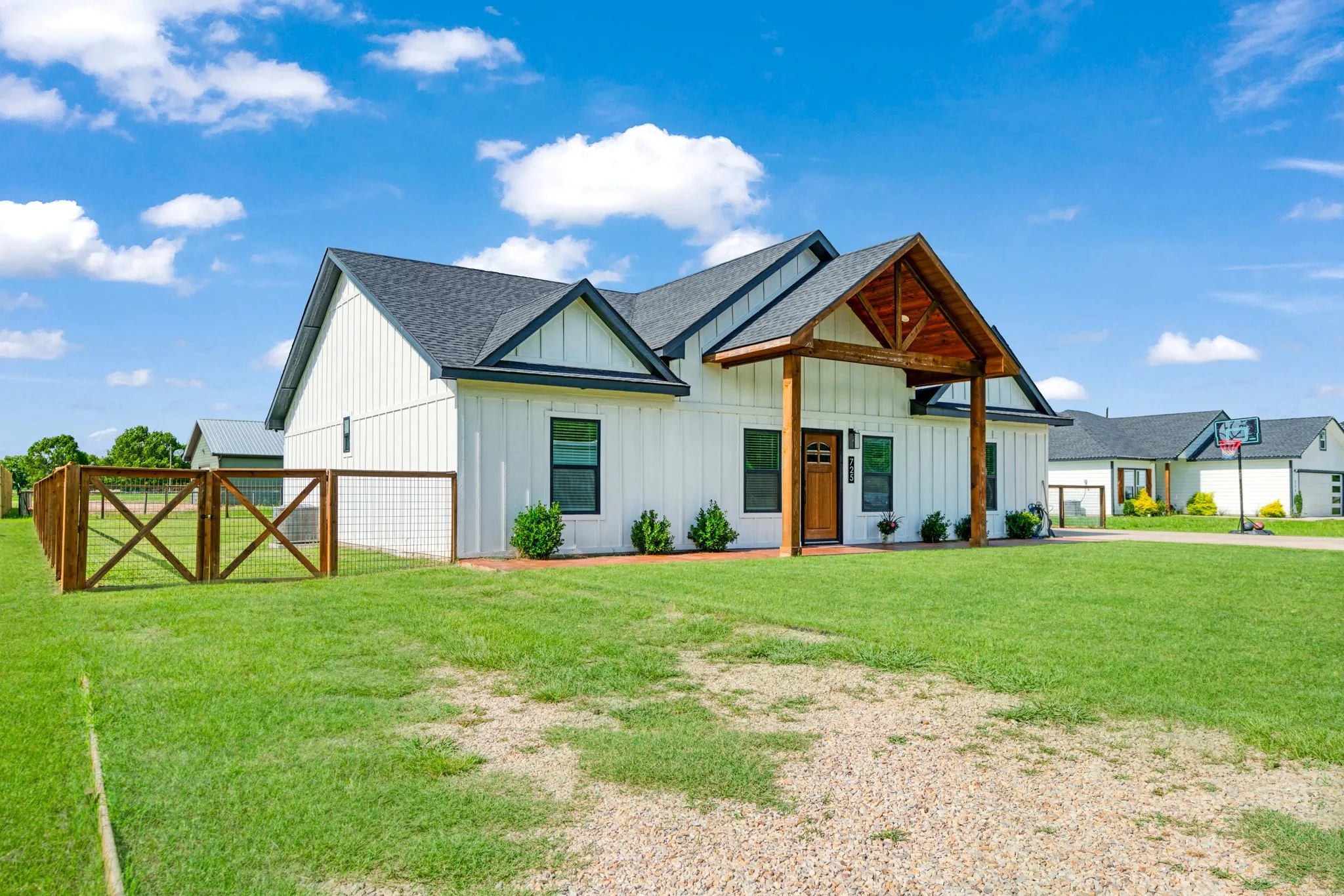 Single Family Residence For Sale in Lamar County , 725 Daniel Street, Blossom, Texas 75416, 3 Bedroom, 2 Bathroom, 2 Garage spaces, 1,788 Sqft, built in 2023, mls#21299844, Real Estate Agent in Blossom, Homes For Sale in Lamar county, Homes For Sale in Blossom, Realtor in Blossom Texas, Real Estate Brokerage Independent Realty Texas, Luminita Cordes Realtor