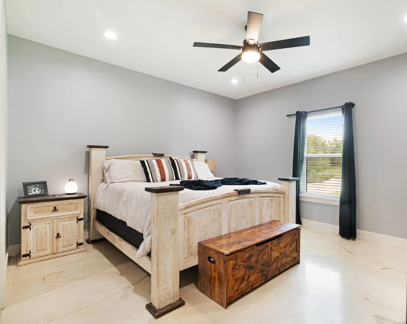 Single Family Residence For Sale in Lamar County , 725 Daniel Street, Blossom, Texas 75416, 3 Bedroom, 2 Bathroom, 2 Garage spaces, 1,788 Sqft, built in 2023, mls#21299844, Real Estate Agent in Blossom, Homes For Sale in Lamar county, Homes For Sale in Blossom, Realtor in Blossom Texas, Real Estate Brokerage Independent Realty Texas, Luminita Cordes Realtor