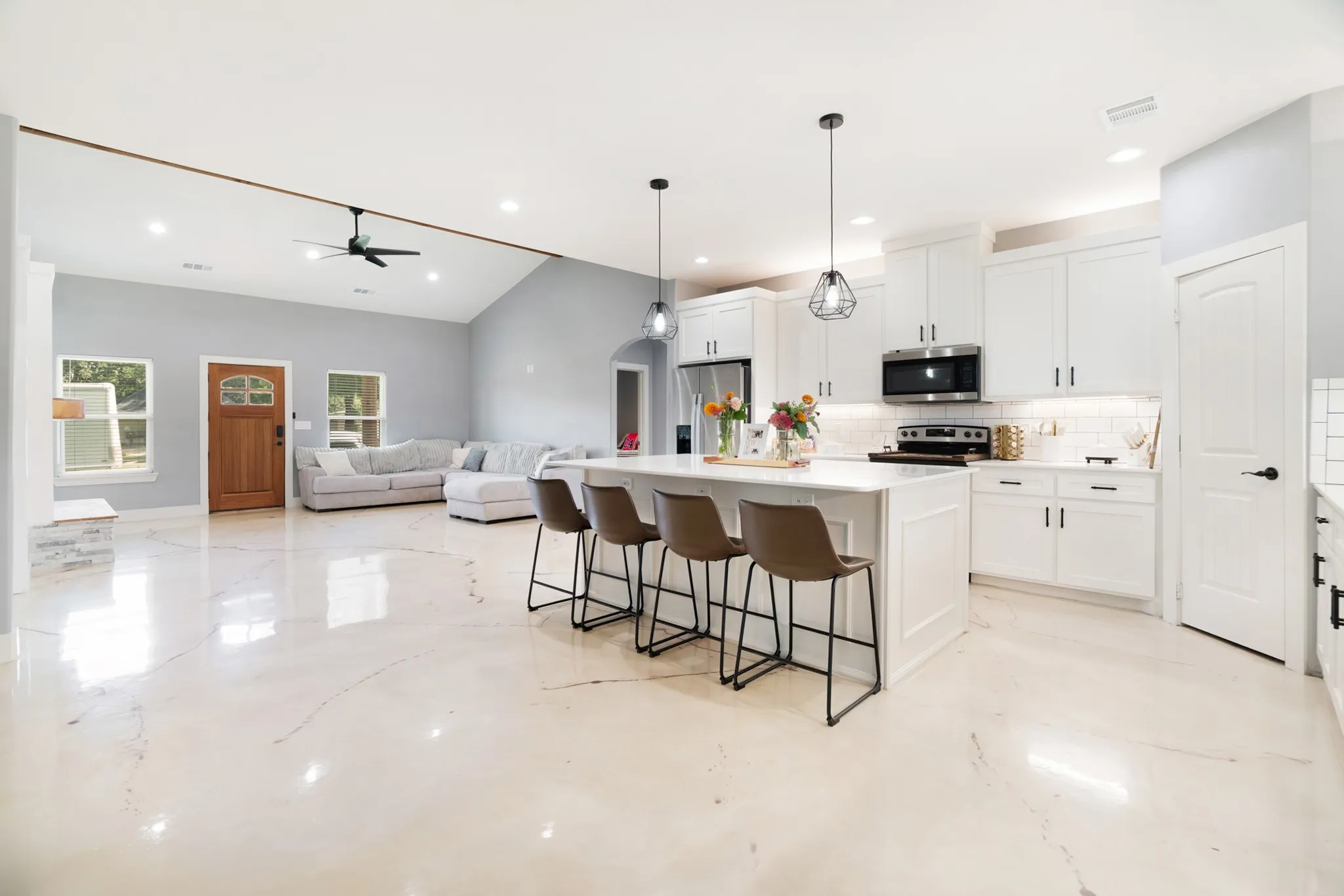 Single Family Residence For Sale in Lamar County , 725 Daniel Street, Blossom, Texas 75416, 3 Bedroom, 2 Bathroom, 2 Garage spaces, 1,788 Sqft, built in 2023, mls#21299844, Real Estate Agent in Blossom, Homes For Sale in Lamar county, Homes For Sale in Blossom, Realtor in Blossom Texas, Real Estate Brokerage Independent Realty Texas, Luminita Cordes Realtor