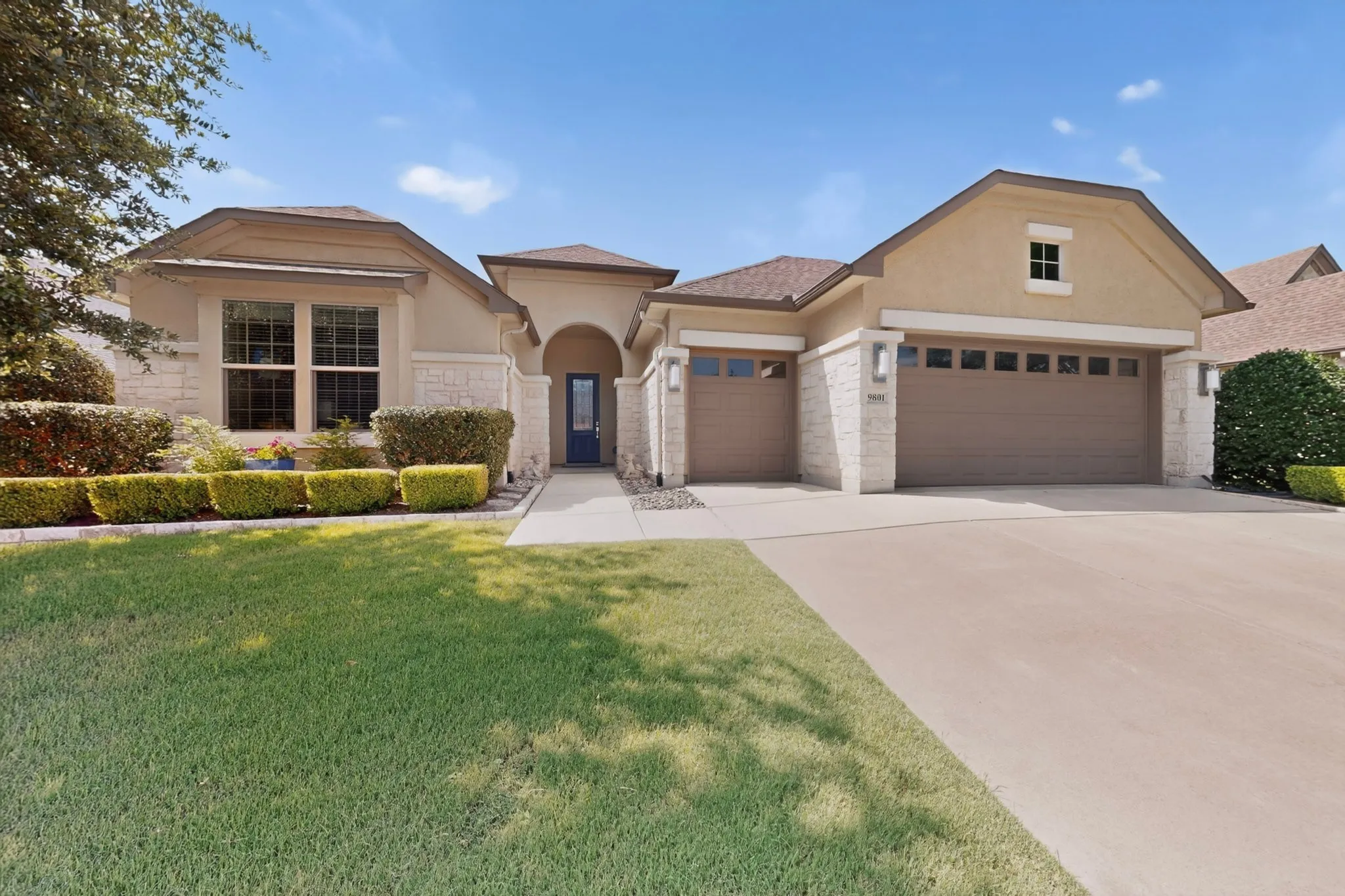 Single Family Residence For Sale in Denton County , 9801 Lindenwood Trail, Denton, Texas 76207, 3 Bedroom, 2 Bathroom, 3 Garage spaces, 2,063 Sqft, built in 2015, mls#21299913, Real Estate Agent in Denton, Homes For Sale in Denton county, Homes For Sale in Denton, Realtor in Denton Texas, Real Estate Brokerage Independent Realty Texas, Luminita Cordes Realtor