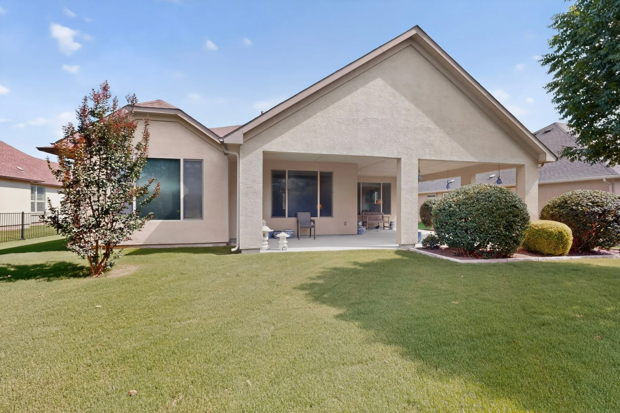 Single Family Residence For Sale in Denton County , 9801 Lindenwood Trail, Denton, Texas 76207, 3 Bedroom, 2 Bathroom, 3 Garage spaces, 2,063 Sqft, built in 2015, mls#21299913, Real Estate Agent in Denton, Homes For Sale in Denton county, Homes For Sale in Denton, Realtor in Denton Texas, Real Estate Brokerage Independent Realty Texas, Luminita Cordes Realtor