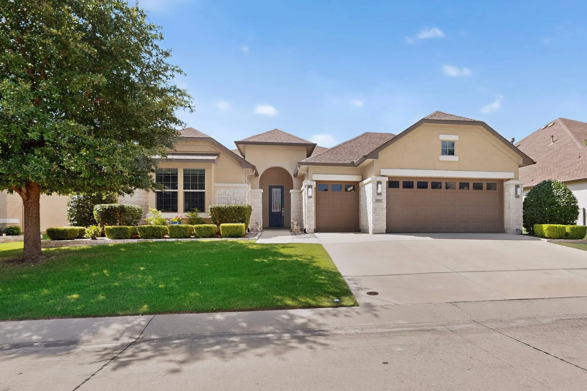 Single Family Residence For Sale in Denton County , 9801 Lindenwood Trail, Denton, Texas 76207, 3 Bedroom, 2 Bathroom, 3 Garage spaces, 2,063 Sqft, built in 2015, mls#21299913, Real Estate Agent in Denton, Homes For Sale in Denton county, Homes For Sale in Denton, Realtor in Denton Texas, Real Estate Brokerage Independent Realty Texas, Luminita Cordes Realtor