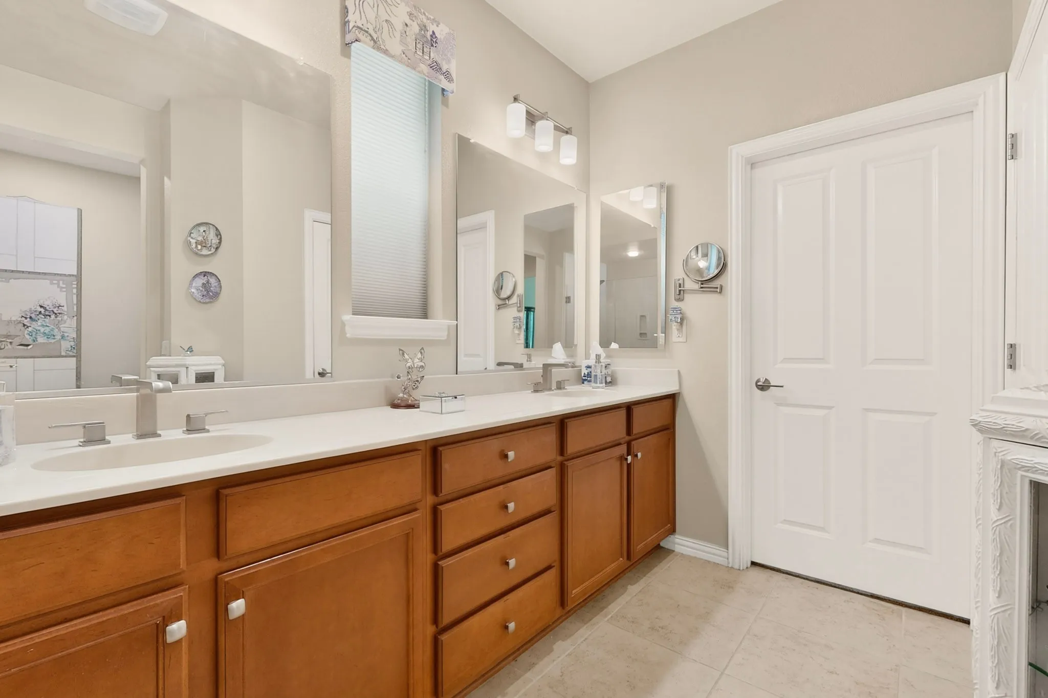 Single Family Residence For Sale in Denton County , 9801 Lindenwood Trail, Denton, Texas 76207, 3 Bedroom, 2 Bathroom, 3 Garage spaces, 2,063 Sqft, built in 2015, mls#21299913, Real Estate Agent in Denton, Homes For Sale in Denton county, Homes For Sale in Denton, Realtor in Denton Texas, Real Estate Brokerage Independent Realty Texas, Luminita Cordes Realtor