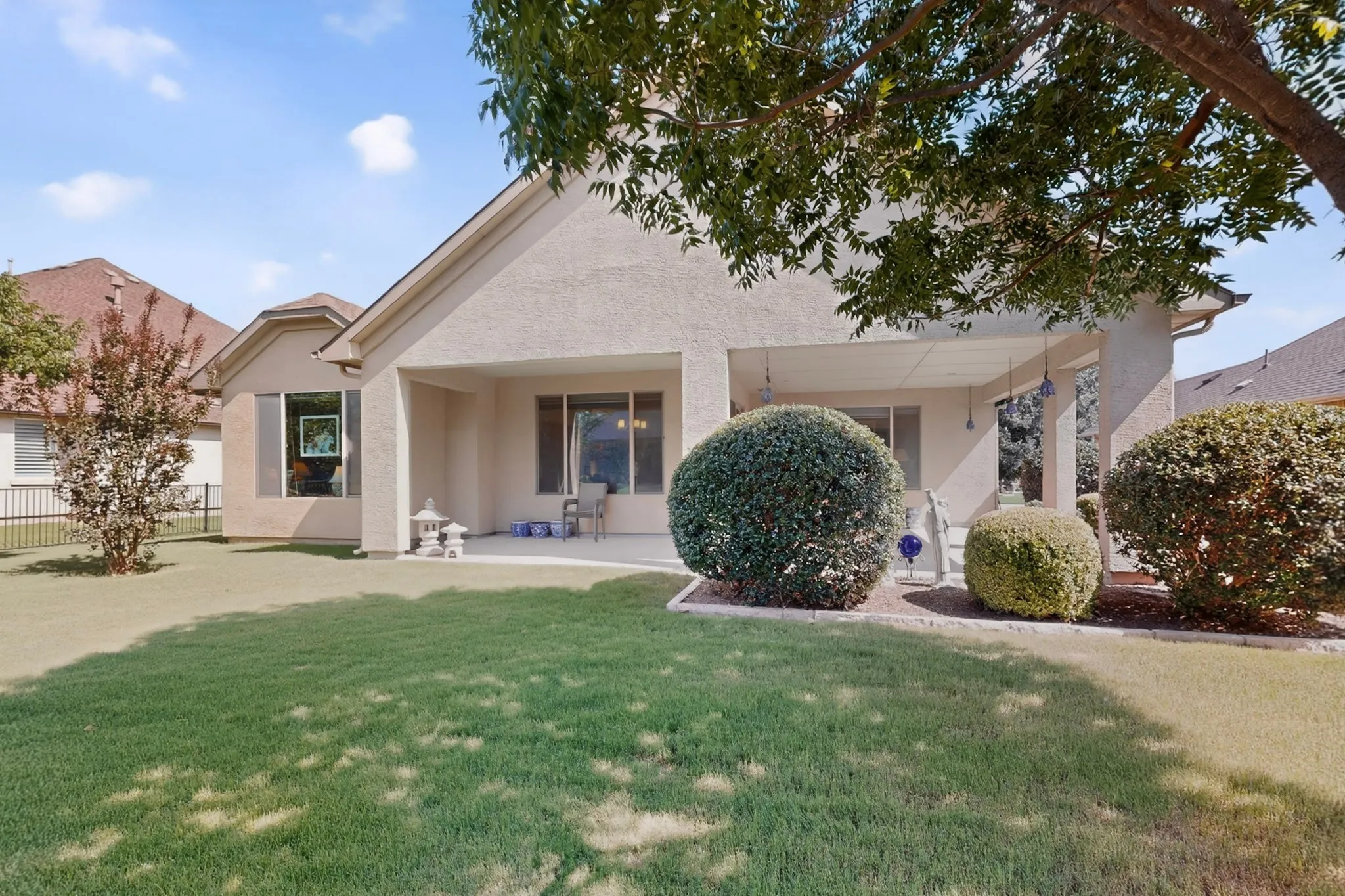 Single Family Residence For Sale in Denton County , 9801 Lindenwood Trail, Denton, Texas 76207, 3 Bedroom, 2 Bathroom, 3 Garage spaces, 2,063 Sqft, built in 2015, mls#21299913, Real Estate Agent in Denton, Homes For Sale in Denton county, Homes For Sale in Denton, Realtor in Denton Texas, Real Estate Brokerage Independent Realty Texas, Luminita Cordes Realtor