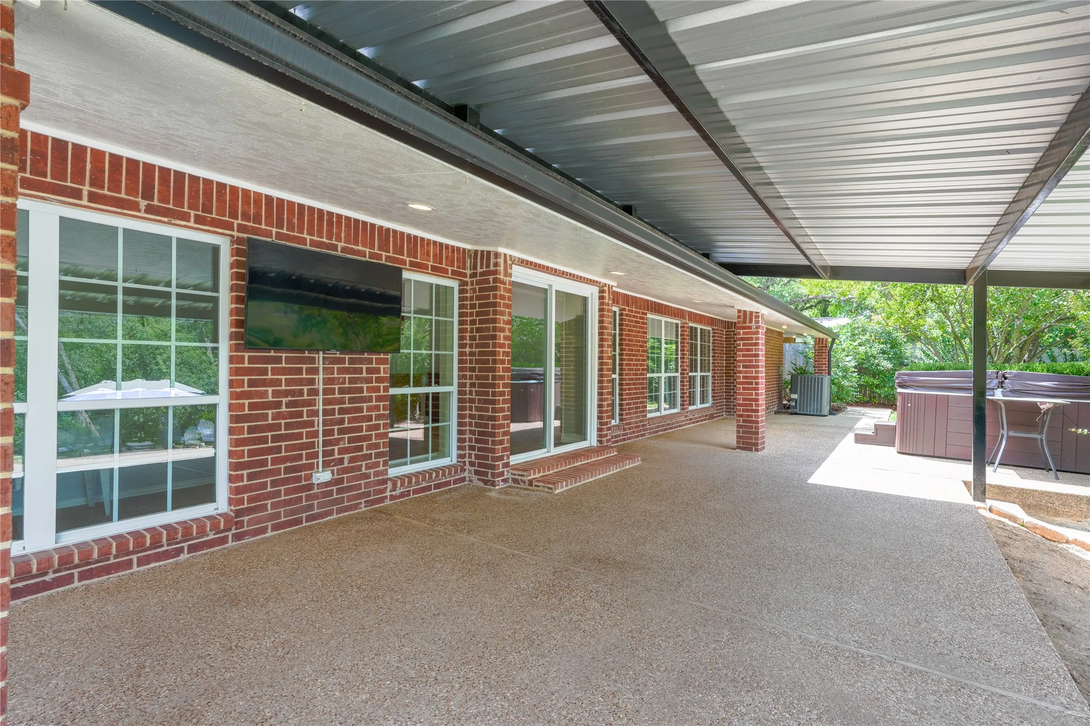 Single Family Residence For Sale in Mc Lennan County , 2708 Cedar Point Drive, Waco, Texas 76710, 3 Bedroom, 2 Bathroom, Garage spaces, 2,117 Sqft, built in 1956, mls#21298781, Real Estate Agent in Waco, Homes For Sale in Mc Lennan county, Homes For Sale in Waco, Realtor in Waco Texas, Real Estate Brokerage Independent Realty Texas, Luminita Cordes Realtor