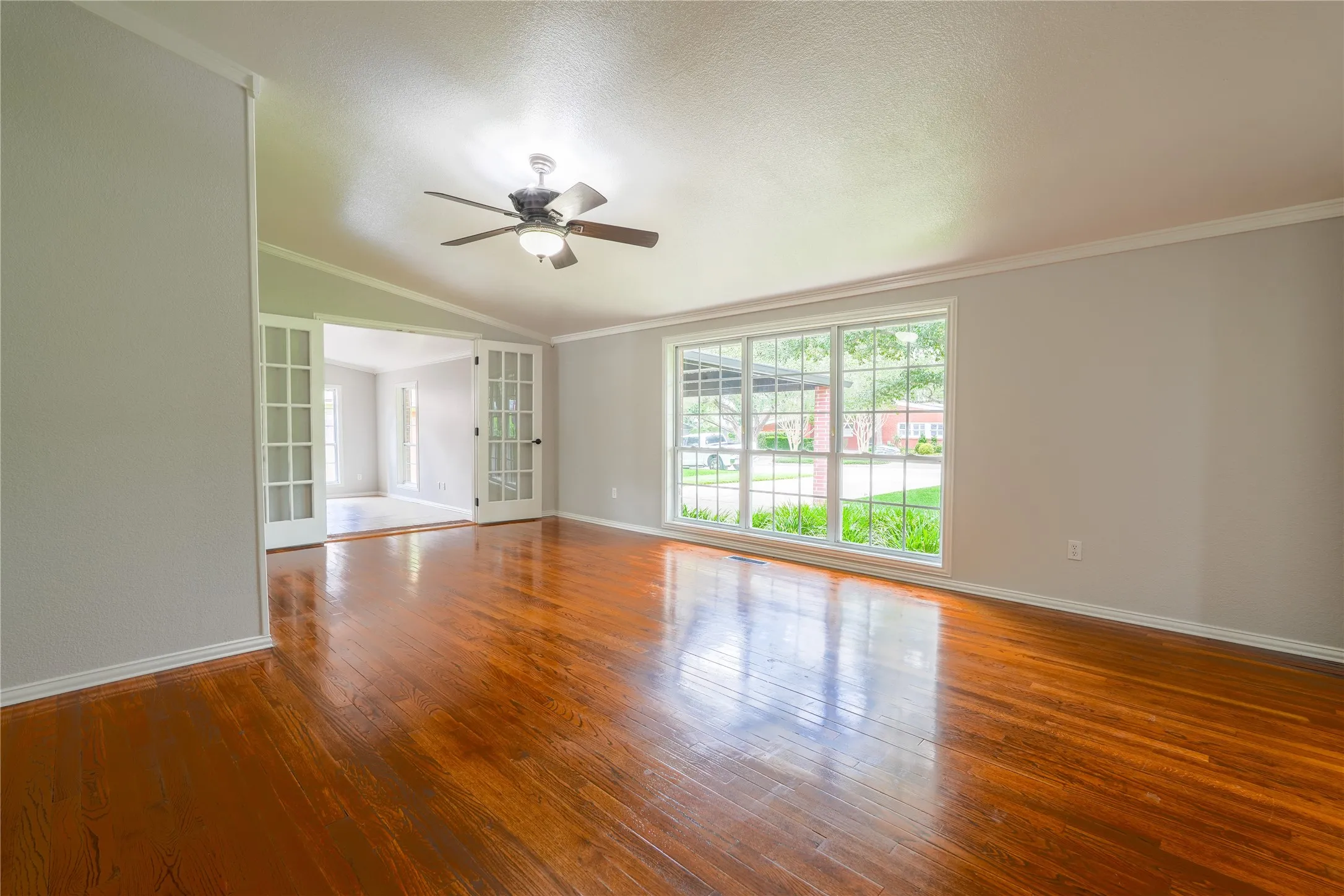 Single Family Residence For Sale in Mc Lennan County , 2708 Cedar Point Drive, Waco, Texas 76710, 3 Bedroom, 2 Bathroom, Garage spaces, 2,117 Sqft, built in 1956, mls#21298781, Real Estate Agent in Waco, Homes For Sale in Mc Lennan county, Homes For Sale in Waco, Realtor in Waco Texas, Real Estate Brokerage Independent Realty Texas, Luminita Cordes Realtor