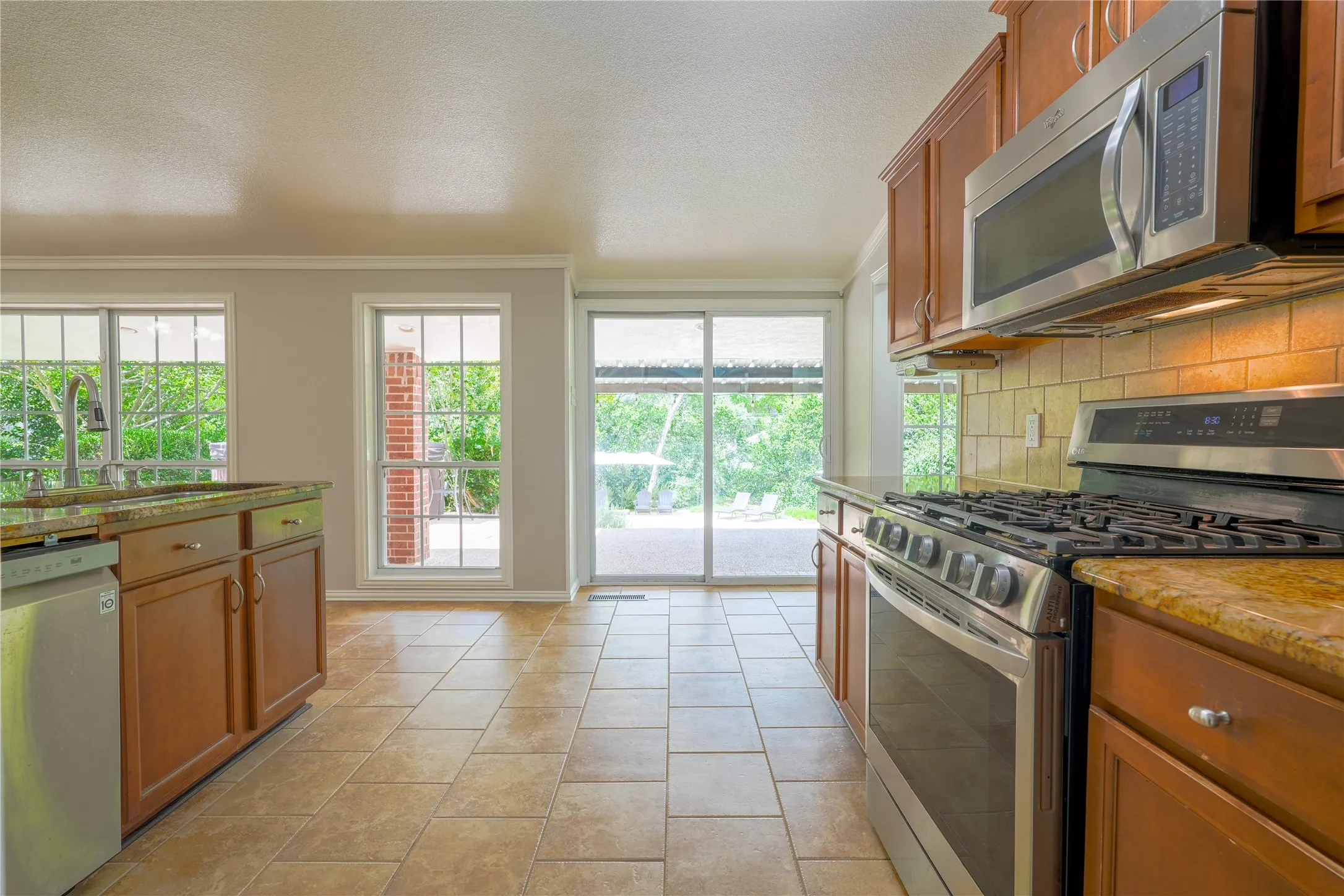 Single Family Residence For Sale in Mc Lennan County , 2708 Cedar Point Drive, Waco, Texas 76710, 3 Bedroom, 2 Bathroom, Garage spaces, 2,117 Sqft, built in 1956, mls#21298781, Real Estate Agent in Waco, Homes For Sale in Mc Lennan county, Homes For Sale in Waco, Realtor in Waco Texas, Real Estate Brokerage Independent Realty Texas, Luminita Cordes Realtor