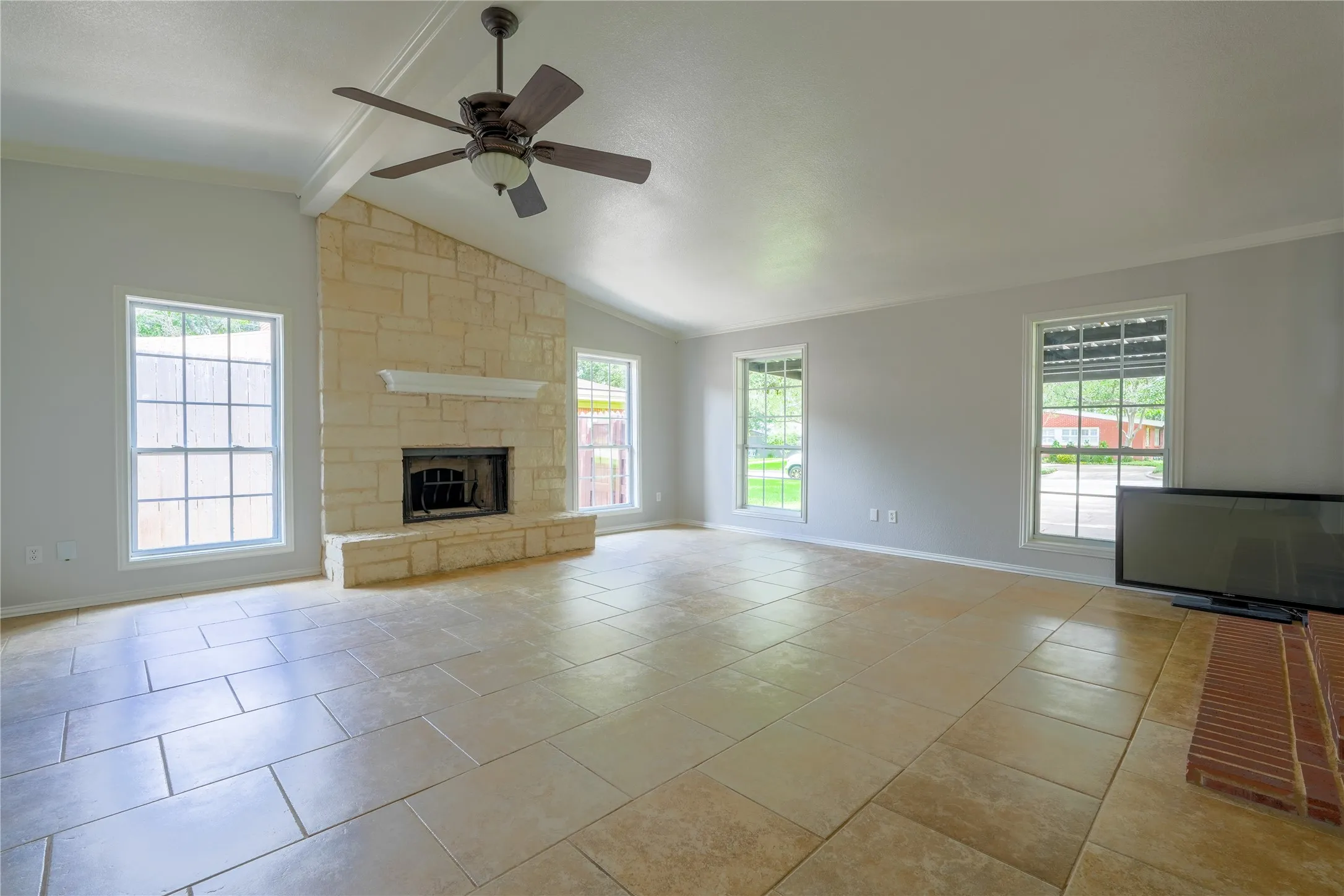 Single Family Residence For Sale in Mc Lennan County , 2708 Cedar Point Drive, Waco, Texas 76710, 3 Bedroom, 2 Bathroom, Garage spaces, 2,117 Sqft, built in 1956, mls#21298781, Real Estate Agent in Waco, Homes For Sale in Mc Lennan county, Homes For Sale in Waco, Realtor in Waco Texas, Real Estate Brokerage Independent Realty Texas, Luminita Cordes Realtor
