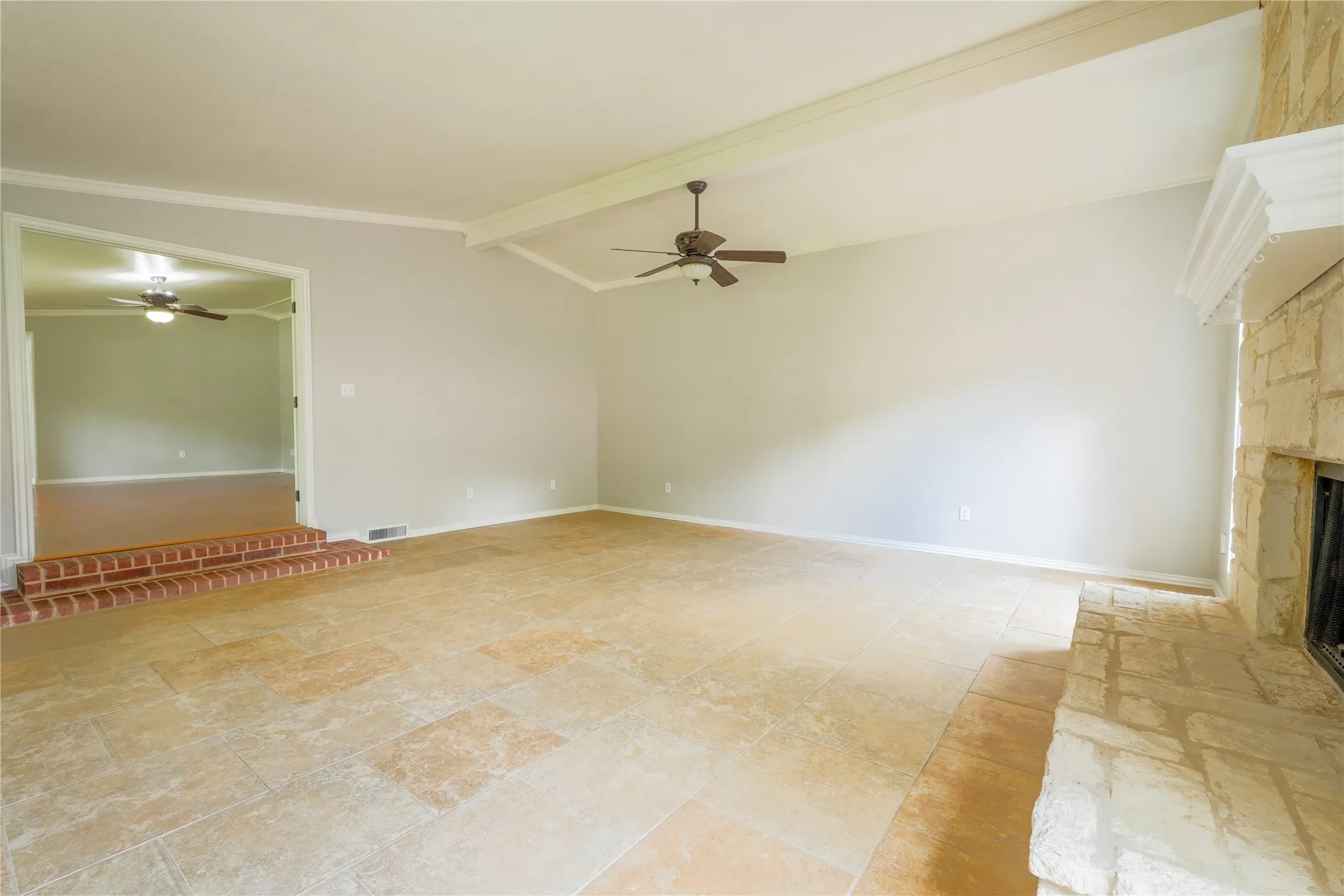 Single Family Residence For Sale in Mc Lennan County , 2708 Cedar Point Drive, Waco, Texas 76710, 3 Bedroom, 2 Bathroom, Garage spaces, 2,117 Sqft, built in 1956, mls#21298781, Real Estate Agent in Waco, Homes For Sale in Mc Lennan county, Homes For Sale in Waco, Realtor in Waco Texas, Real Estate Brokerage Independent Realty Texas, Luminita Cordes Realtor