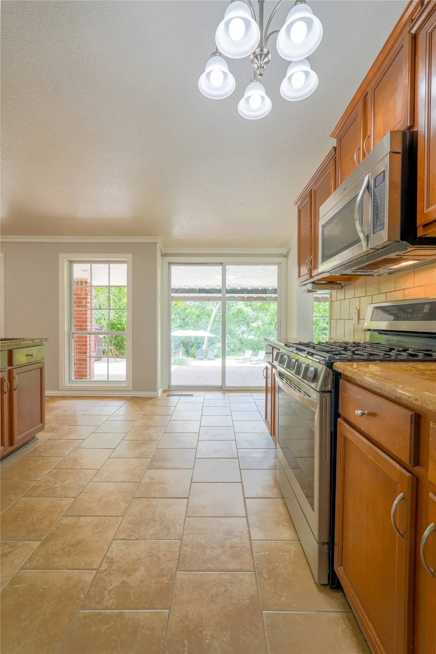 Single Family Residence For Sale in Mc Lennan County , 2708 Cedar Point Drive, Waco, Texas 76710, 3 Bedroom, 2 Bathroom, Garage spaces, 2,117 Sqft, built in 1956, mls#21298781, Real Estate Agent in Waco, Homes For Sale in Mc Lennan county, Homes For Sale in Waco, Realtor in Waco Texas, Real Estate Brokerage Independent Realty Texas, Luminita Cordes Realtor