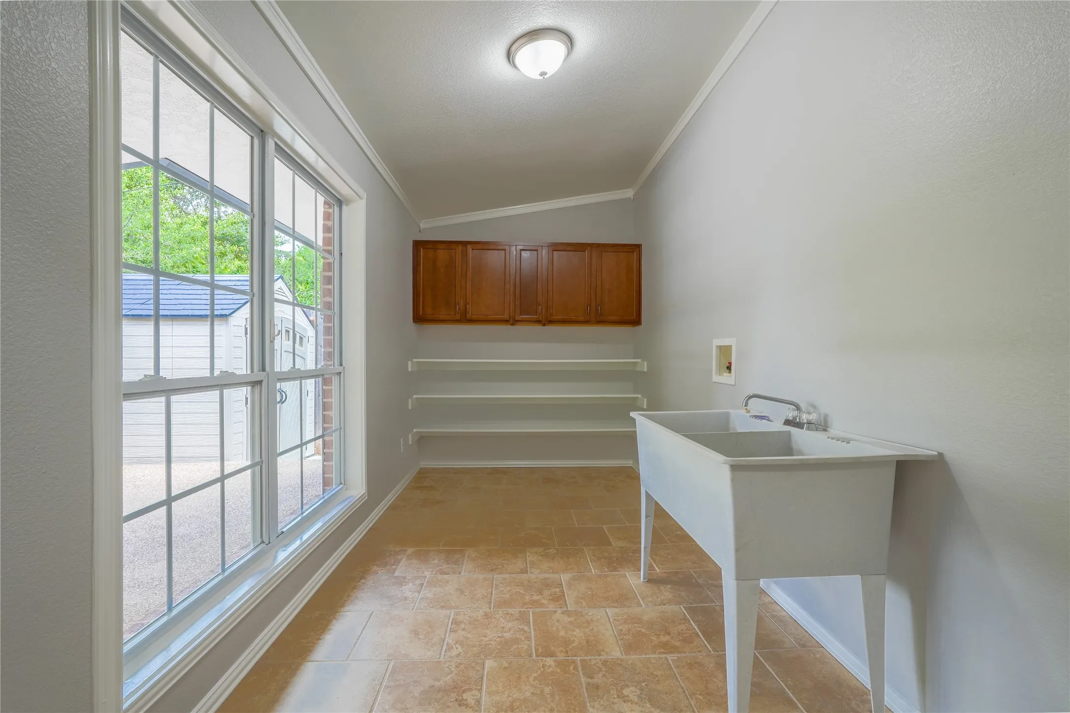Single Family Residence For Sale in Mc Lennan County , 2708 Cedar Point Drive, Waco, Texas 76710, 3 Bedroom, 2 Bathroom, Garage spaces, 2,117 Sqft, built in 1956, mls#21298781, Real Estate Agent in Waco, Homes For Sale in Mc Lennan county, Homes For Sale in Waco, Realtor in Waco Texas, Real Estate Brokerage Independent Realty Texas, Luminita Cordes Realtor