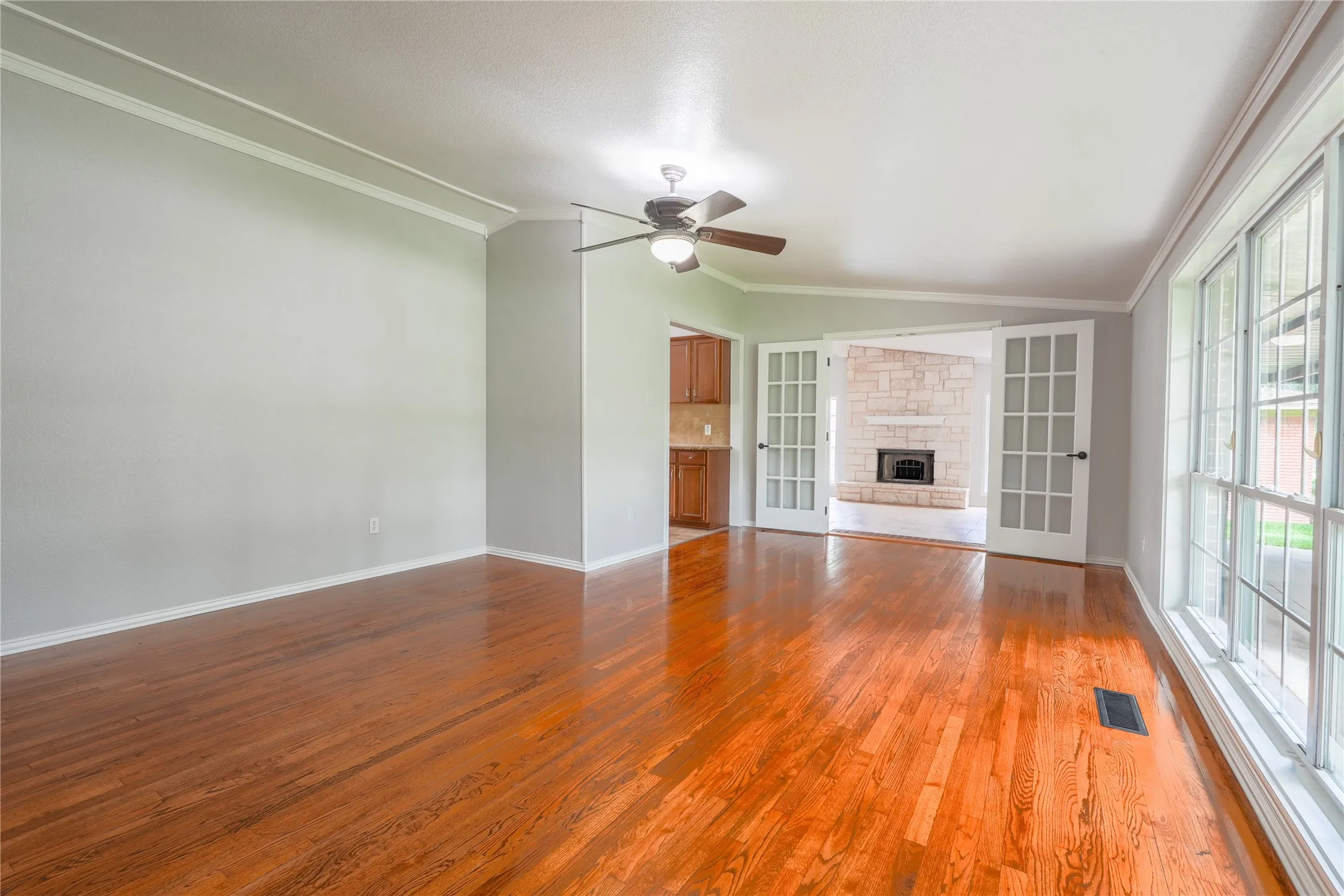 Single Family Residence For Sale in Mc Lennan County , 2708 Cedar Point Drive, Waco, Texas 76710, 3 Bedroom, 2 Bathroom, Garage spaces, 2,117 Sqft, built in 1956, mls#21298781, Real Estate Agent in Waco, Homes For Sale in Mc Lennan county, Homes For Sale in Waco, Realtor in Waco Texas, Real Estate Brokerage Independent Realty Texas, Luminita Cordes Realtor