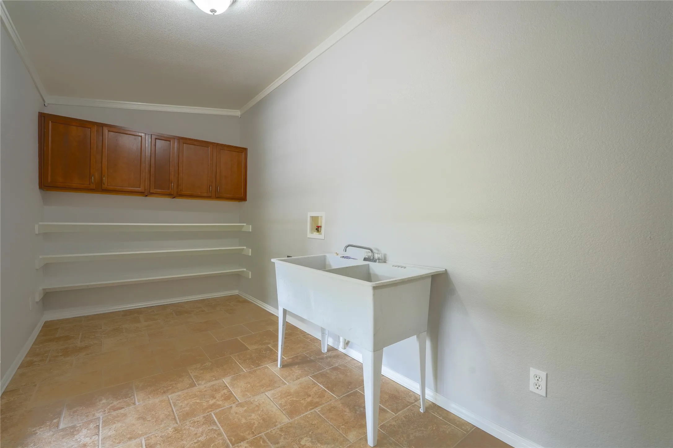 Single Family Residence For Sale in Mc Lennan County , 2708 Cedar Point Drive, Waco, Texas 76710, 3 Bedroom, 2 Bathroom, Garage spaces, 2,117 Sqft, built in 1956, mls#21298781, Real Estate Agent in Waco, Homes For Sale in Mc Lennan county, Homes For Sale in Waco, Realtor in Waco Texas, Real Estate Brokerage Independent Realty Texas, Luminita Cordes Realtor