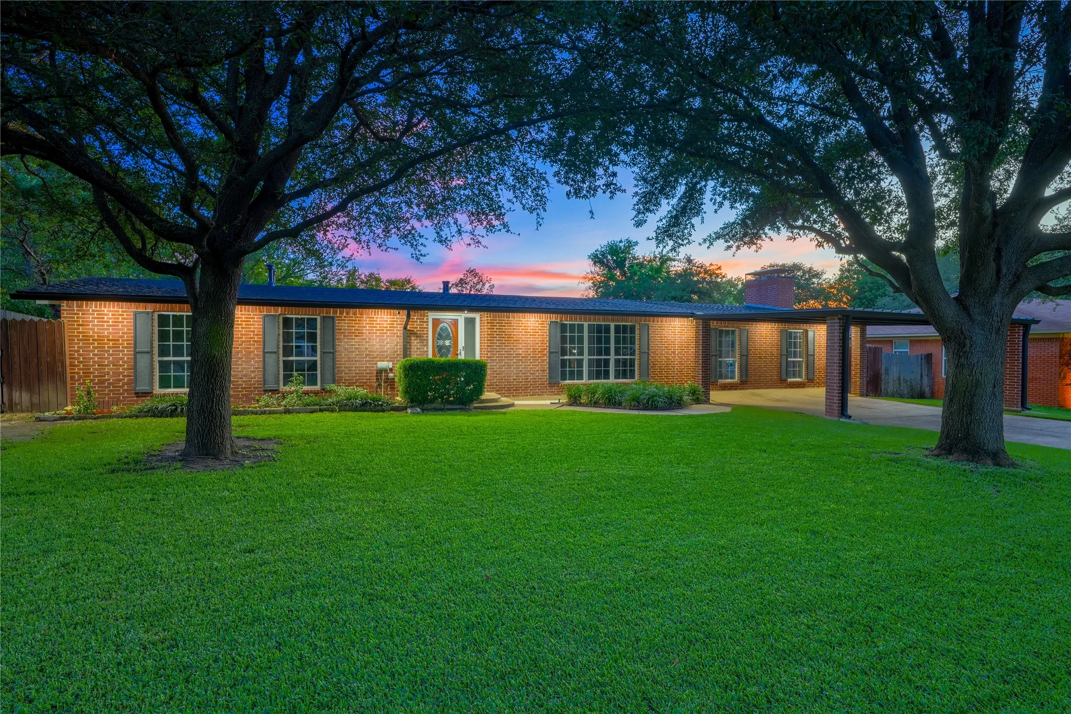 Single Family Residence For Sale in Mc Lennan County , 2708 Cedar Point Drive, Waco, Texas 76710, 3 Bedroom, 2 Bathroom, Garage spaces, 2,117 Sqft, built in 1956, mls#21298781, Real Estate Agent in Waco, Homes For Sale in Mc Lennan county, Homes For Sale in Waco, Realtor in Waco Texas, Real Estate Brokerage Independent Realty Texas, Luminita Cordes Realtor