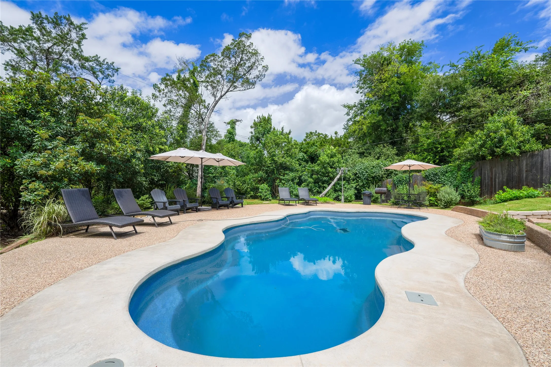Single Family Residence For Sale in Mc Lennan County , 2708 Cedar Point Drive, Waco, Texas 76710, 3 Bedroom, 2 Bathroom, Garage spaces, 2,117 Sqft, built in 1956, mls#21298781, Real Estate Agent in Waco, Homes For Sale in Mc Lennan county, Homes For Sale in Waco, Realtor in Waco Texas, Real Estate Brokerage Independent Realty Texas, Luminita Cordes Realtor