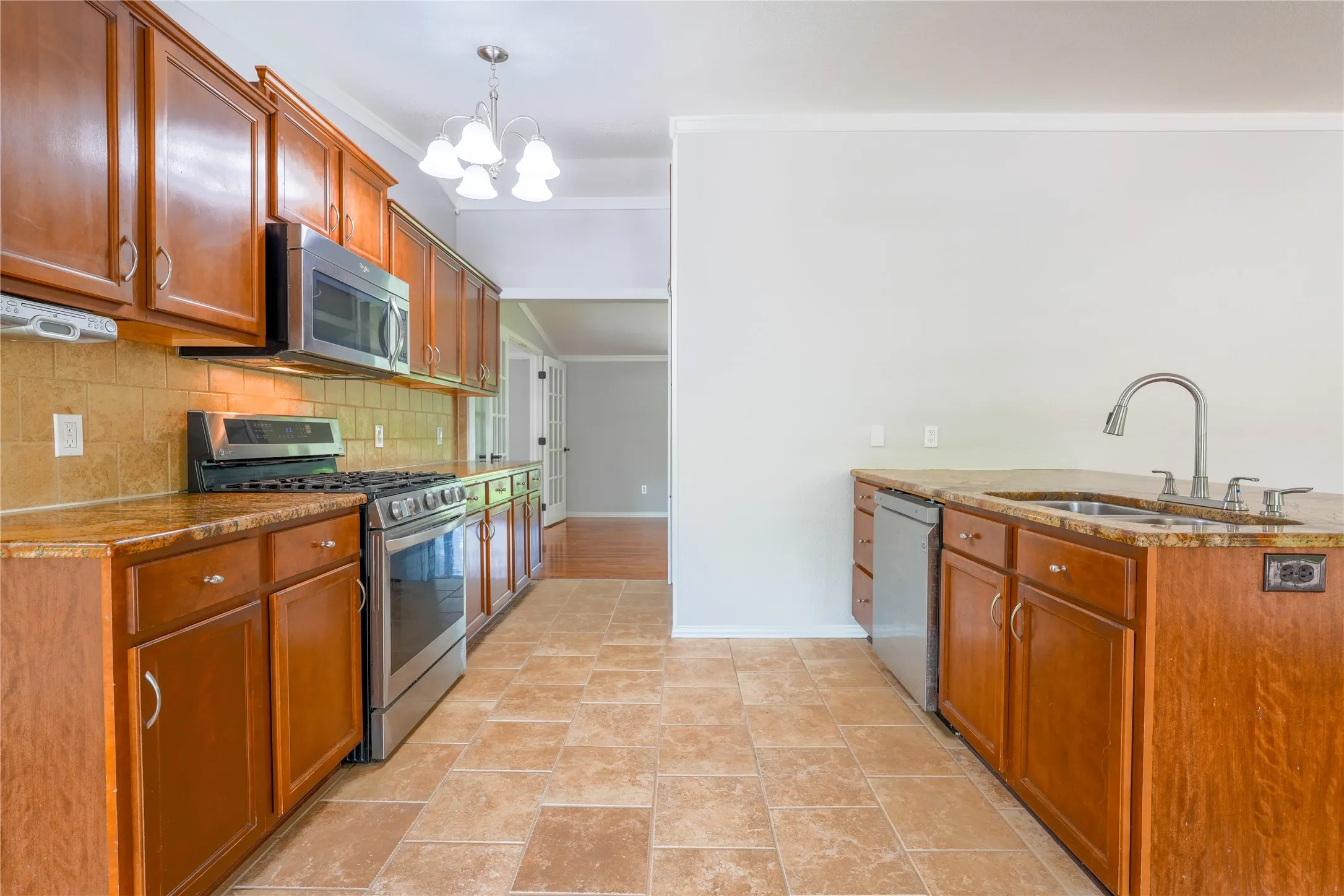 Single Family Residence For Sale in Mc Lennan County , 2708 Cedar Point Drive, Waco, Texas 76710, 3 Bedroom, 2 Bathroom, Garage spaces, 2,117 Sqft, built in 1956, mls#21298781, Real Estate Agent in Waco, Homes For Sale in Mc Lennan county, Homes For Sale in Waco, Realtor in Waco Texas, Real Estate Brokerage Independent Realty Texas, Luminita Cordes Realtor