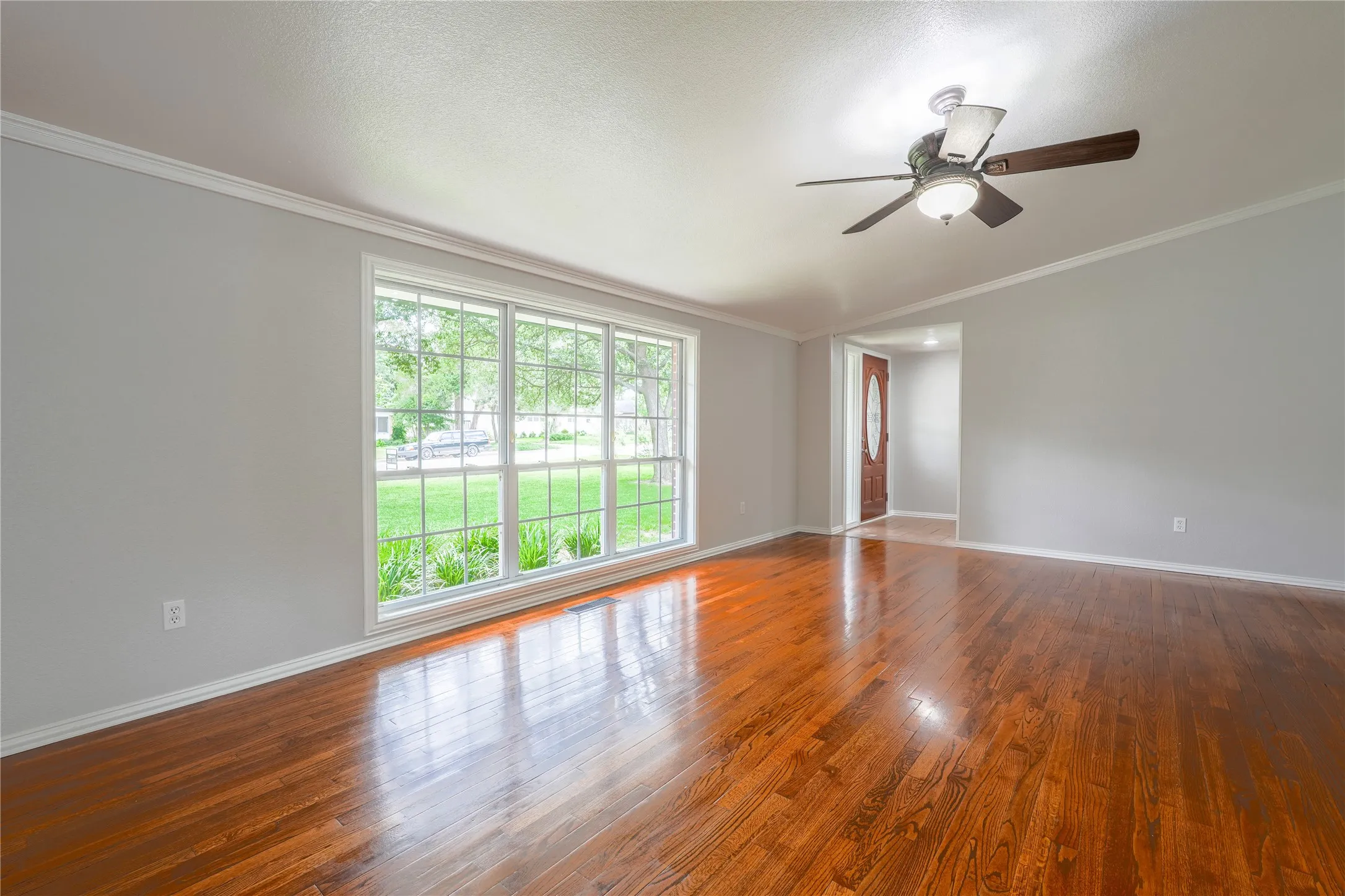 Single Family Residence For Sale in Mc Lennan County , 2708 Cedar Point Drive, Waco, Texas 76710, 3 Bedroom, 2 Bathroom, Garage spaces, 2,117 Sqft, built in 1956, mls#21298781, Real Estate Agent in Waco, Homes For Sale in Mc Lennan county, Homes For Sale in Waco, Realtor in Waco Texas, Real Estate Brokerage Independent Realty Texas, Luminita Cordes Realtor