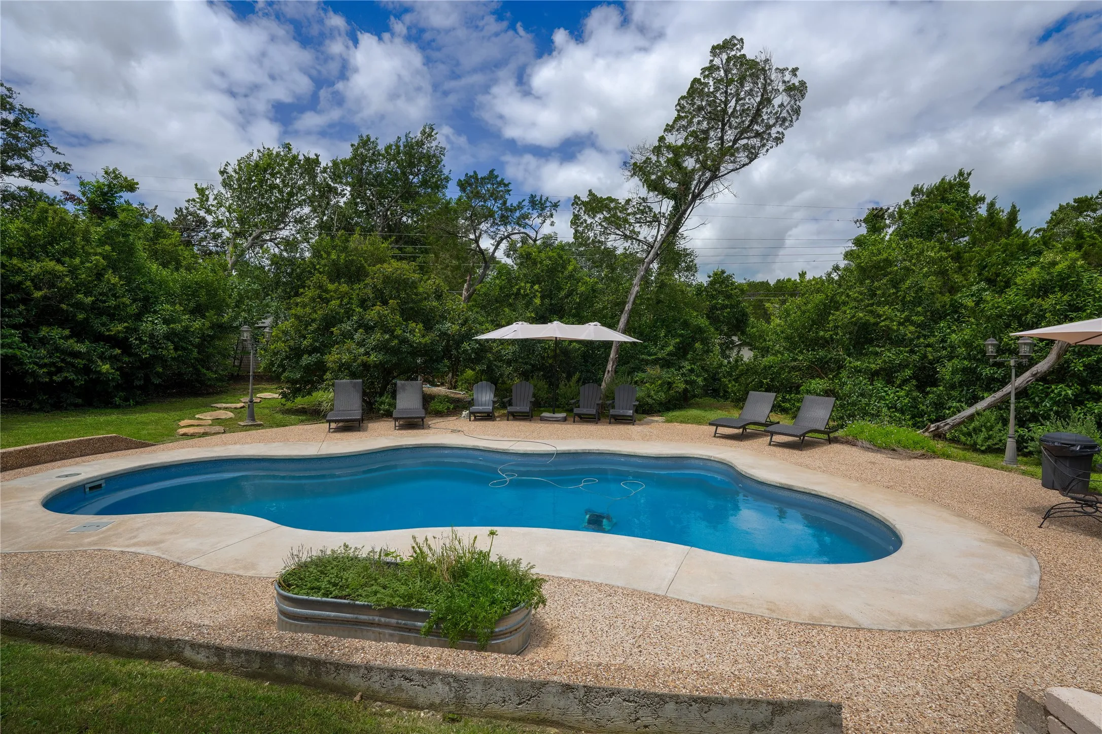 Single Family Residence For Sale in Mc Lennan County , 2708 Cedar Point Drive, Waco, Texas 76710, 3 Bedroom, 2 Bathroom, Garage spaces, 2,117 Sqft, built in 1956, mls#21298781, Real Estate Agent in Waco, Homes For Sale in Mc Lennan county, Homes For Sale in Waco, Realtor in Waco Texas, Real Estate Brokerage Independent Realty Texas, Luminita Cordes Realtor
