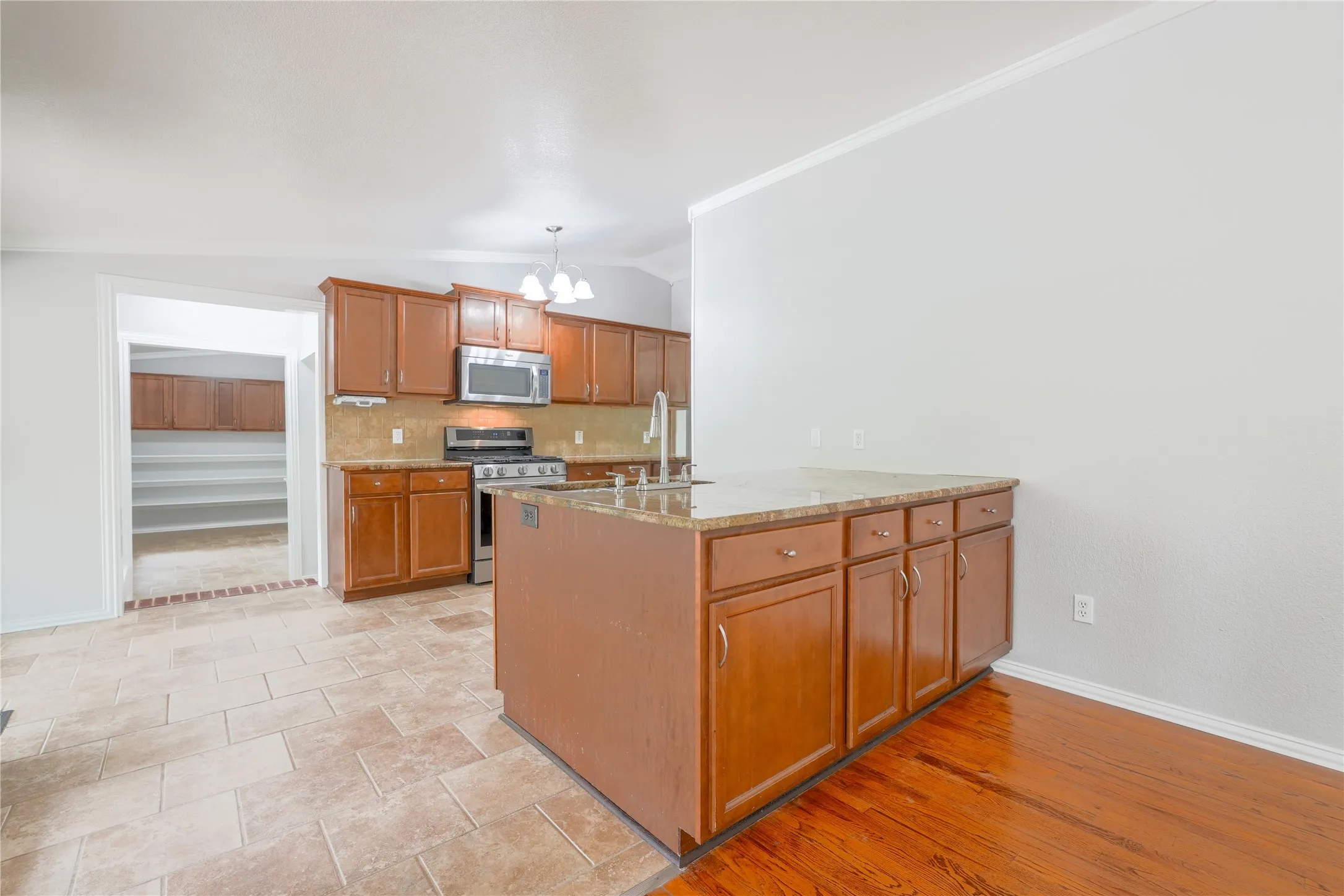 Single Family Residence For Sale in Mc Lennan County , 2708 Cedar Point Drive, Waco, Texas 76710, 3 Bedroom, 2 Bathroom, Garage spaces, 2,117 Sqft, built in 1956, mls#21298781, Real Estate Agent in Waco, Homes For Sale in Mc Lennan county, Homes For Sale in Waco, Realtor in Waco Texas, Real Estate Brokerage Independent Realty Texas, Luminita Cordes Realtor