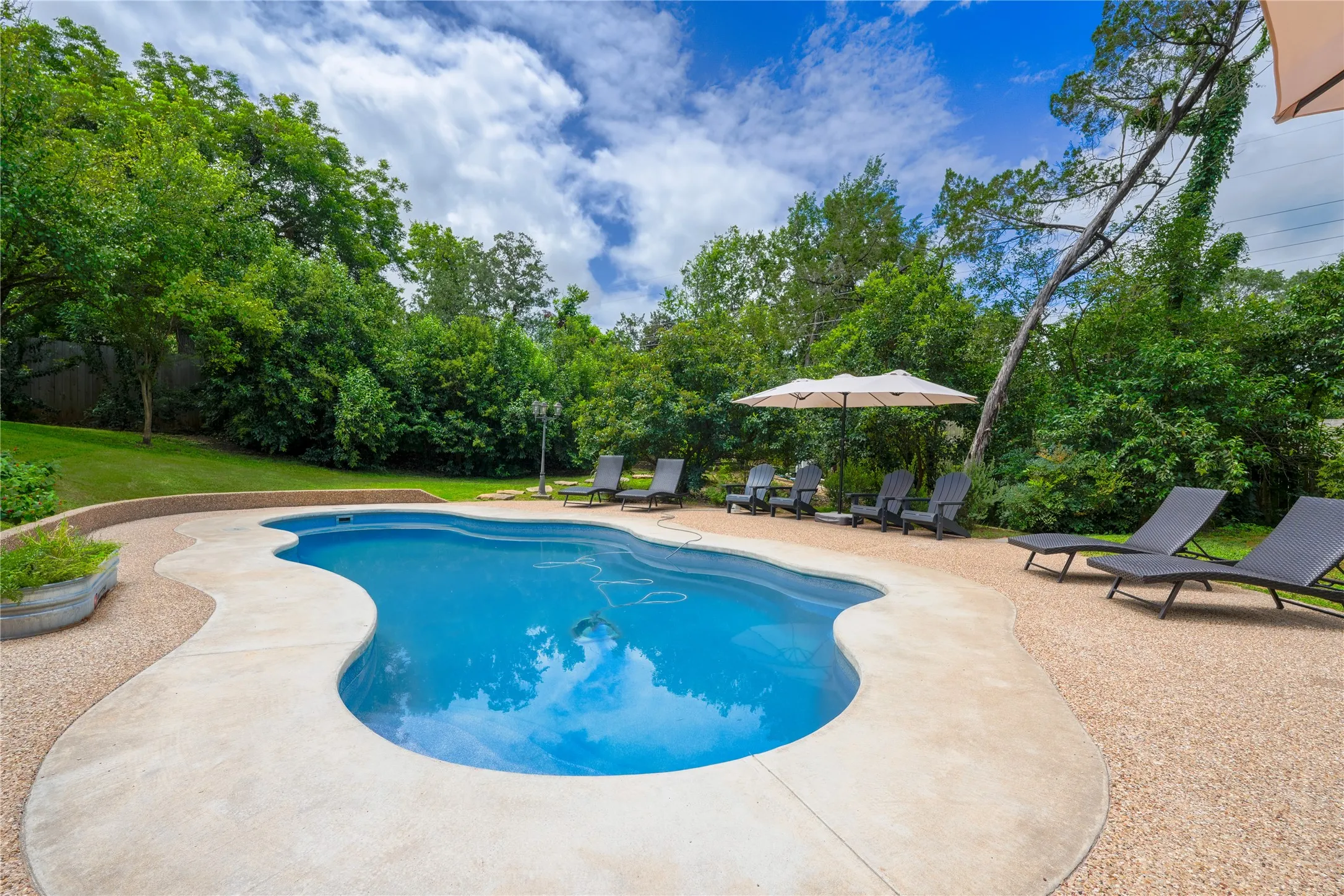 Single Family Residence For Sale in Mc Lennan County , 2708 Cedar Point Drive, Waco, Texas 76710, 3 Bedroom, 2 Bathroom, Garage spaces, 2,117 Sqft, built in 1956, mls#21298781, Real Estate Agent in Waco, Homes For Sale in Mc Lennan county, Homes For Sale in Waco, Realtor in Waco Texas, Real Estate Brokerage Independent Realty Texas, Luminita Cordes Realtor