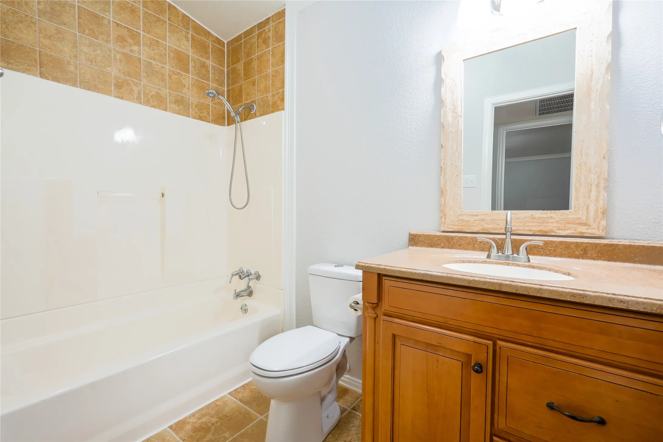 Single Family Residence For Sale in Mc Lennan County , 2708 Cedar Point Drive, Waco, Texas 76710, 3 Bedroom, 2 Bathroom, Garage spaces, 2,117 Sqft, built in 1956, mls#21298781, Real Estate Agent in Waco, Homes For Sale in Mc Lennan county, Homes For Sale in Waco, Realtor in Waco Texas, Real Estate Brokerage Independent Realty Texas, Luminita Cordes Realtor
