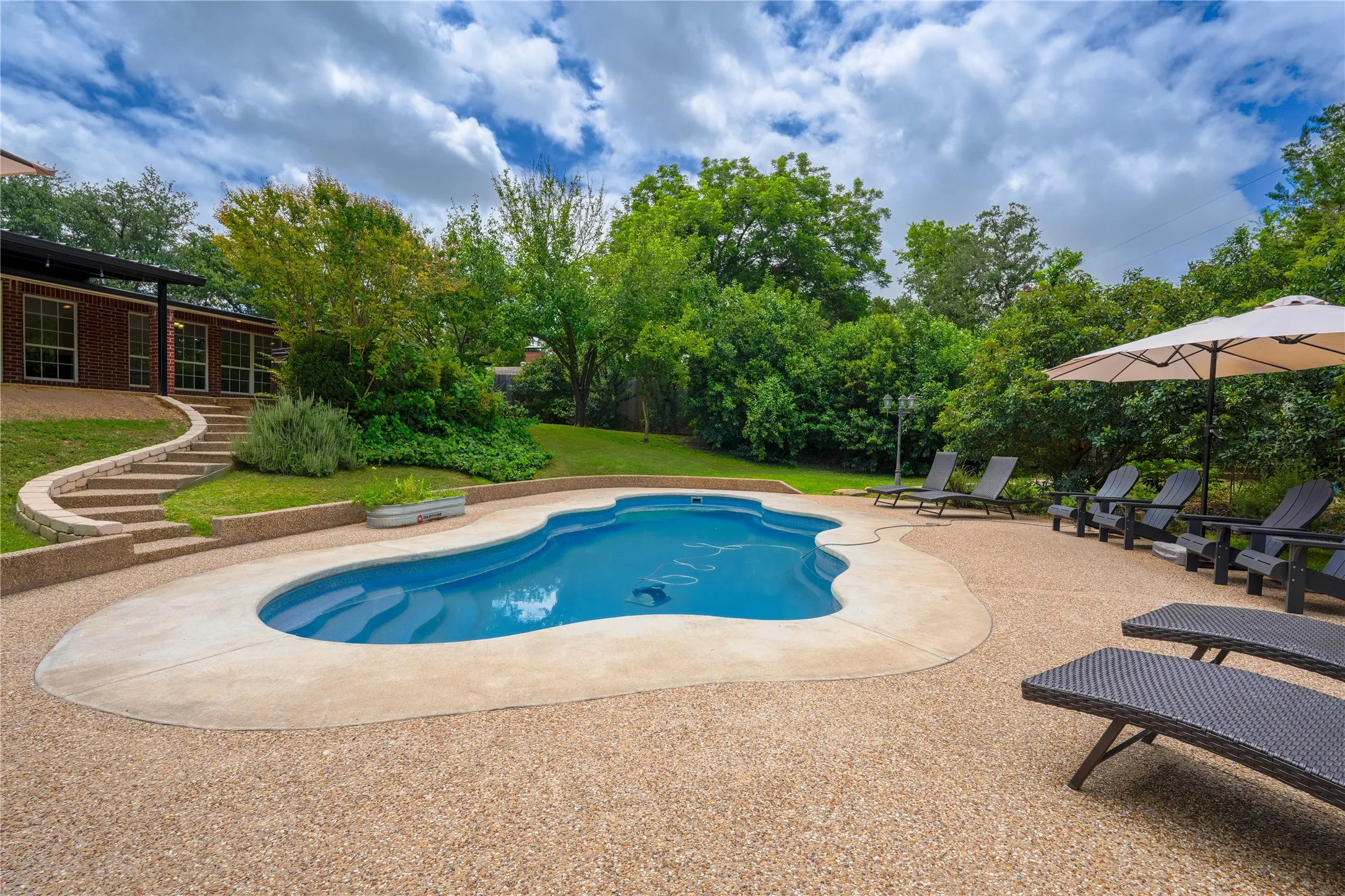 Single Family Residence For Sale in Mc Lennan County , 2708 Cedar Point Drive, Waco, Texas 76710, 3 Bedroom, 2 Bathroom, Garage spaces, 2,117 Sqft, built in 1956, mls#21298781, Real Estate Agent in Waco, Homes For Sale in Mc Lennan county, Homes For Sale in Waco, Realtor in Waco Texas, Real Estate Brokerage Independent Realty Texas, Luminita Cordes Realtor