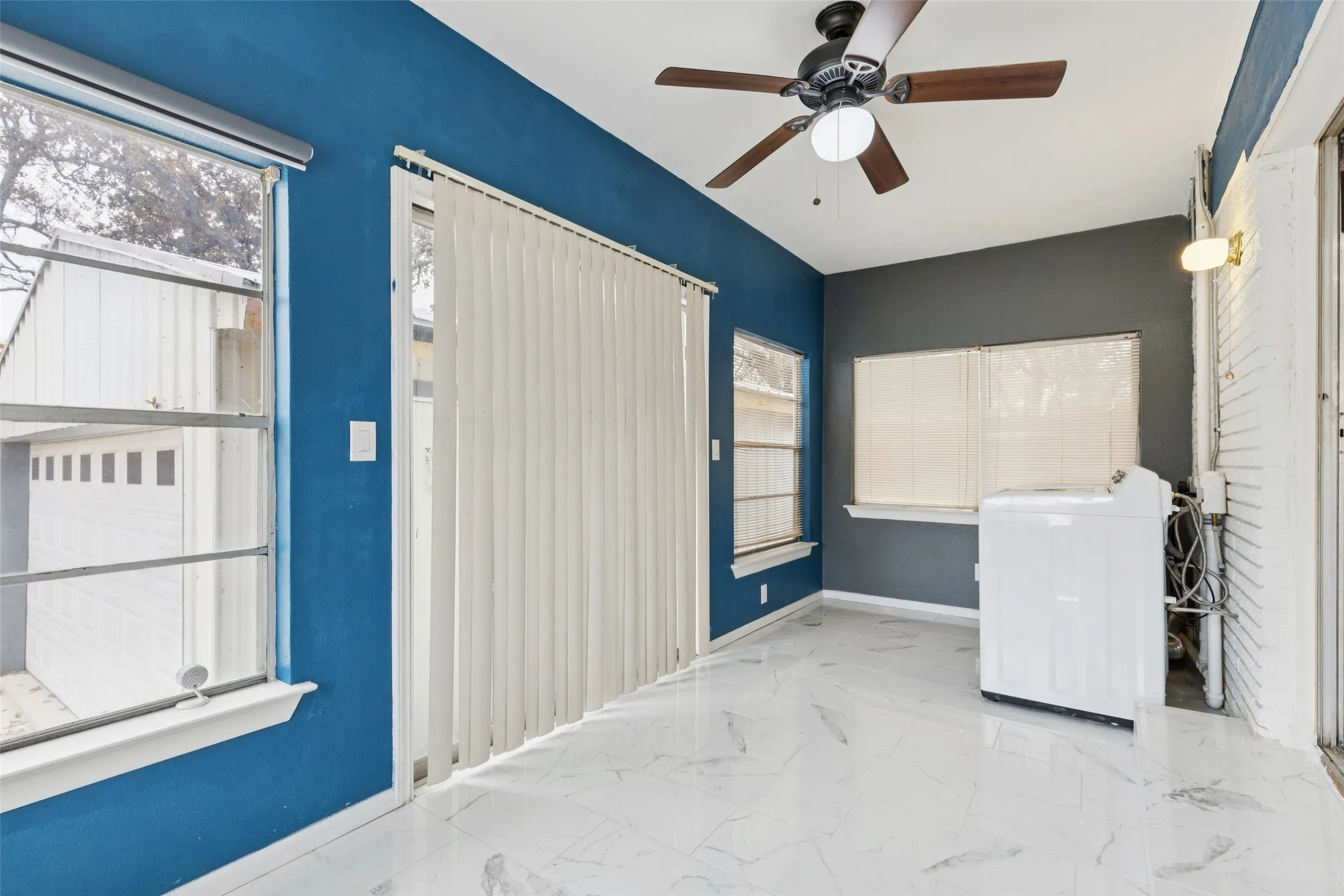 Single Family Residence For Sale in Denton County , 102 Woodland Drive, Highland Village, Texas 75077, 3 Bedroom, 3 Bathroom, 2 Garage spaces, 2,200 Sqft, built in 1970, mls#21297182, Real Estate Agent in Highland Village, Homes For Sale in Denton county, Homes For Sale in Highland Village, Realtor in Highland Village Texas, Real Estate Brokerage Independent Realty Texas, Luminita Cordes Realtor