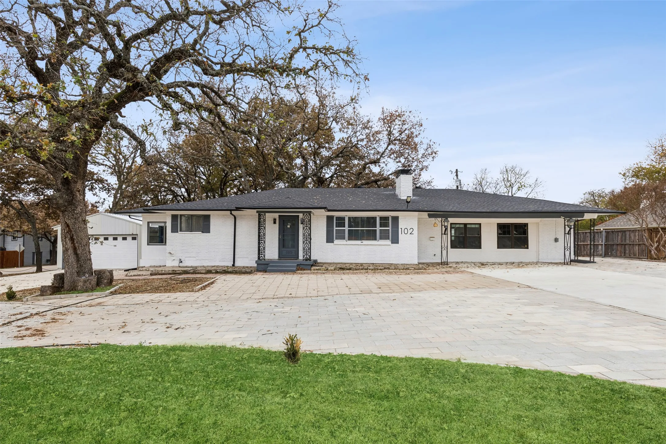 Single Family Residence For Sale in Denton County , 102 Woodland Drive, Highland Village, Texas 75077, 3 Bedroom, 3 Bathroom, 2 Garage spaces, 2,200 Sqft, built in 1970, mls#21297182, Real Estate Agent in Highland Village, Homes For Sale in Denton county, Homes For Sale in Highland Village, Realtor in Highland Village Texas, Real Estate Brokerage Independent Realty Texas, Luminita Cordes Realtor