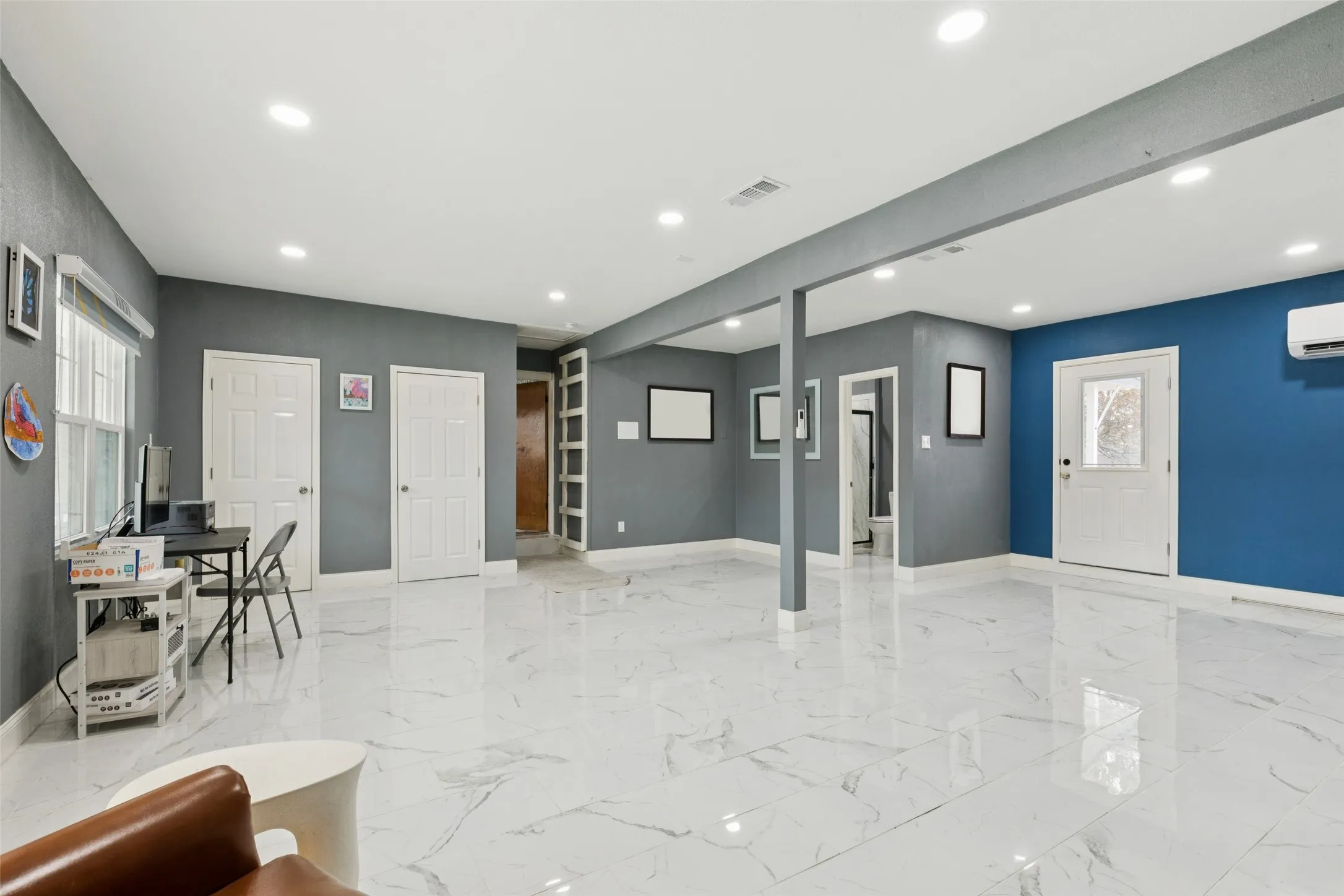 Single Family Residence For Sale in Denton County , 102 Woodland Drive, Highland Village, Texas 75077, 3 Bedroom, 3 Bathroom, 2 Garage spaces, 2,200 Sqft, built in 1970, mls#21297182, Real Estate Agent in Highland Village, Homes For Sale in Denton county, Homes For Sale in Highland Village, Realtor in Highland Village Texas, Real Estate Brokerage Independent Realty Texas, Luminita Cordes Realtor