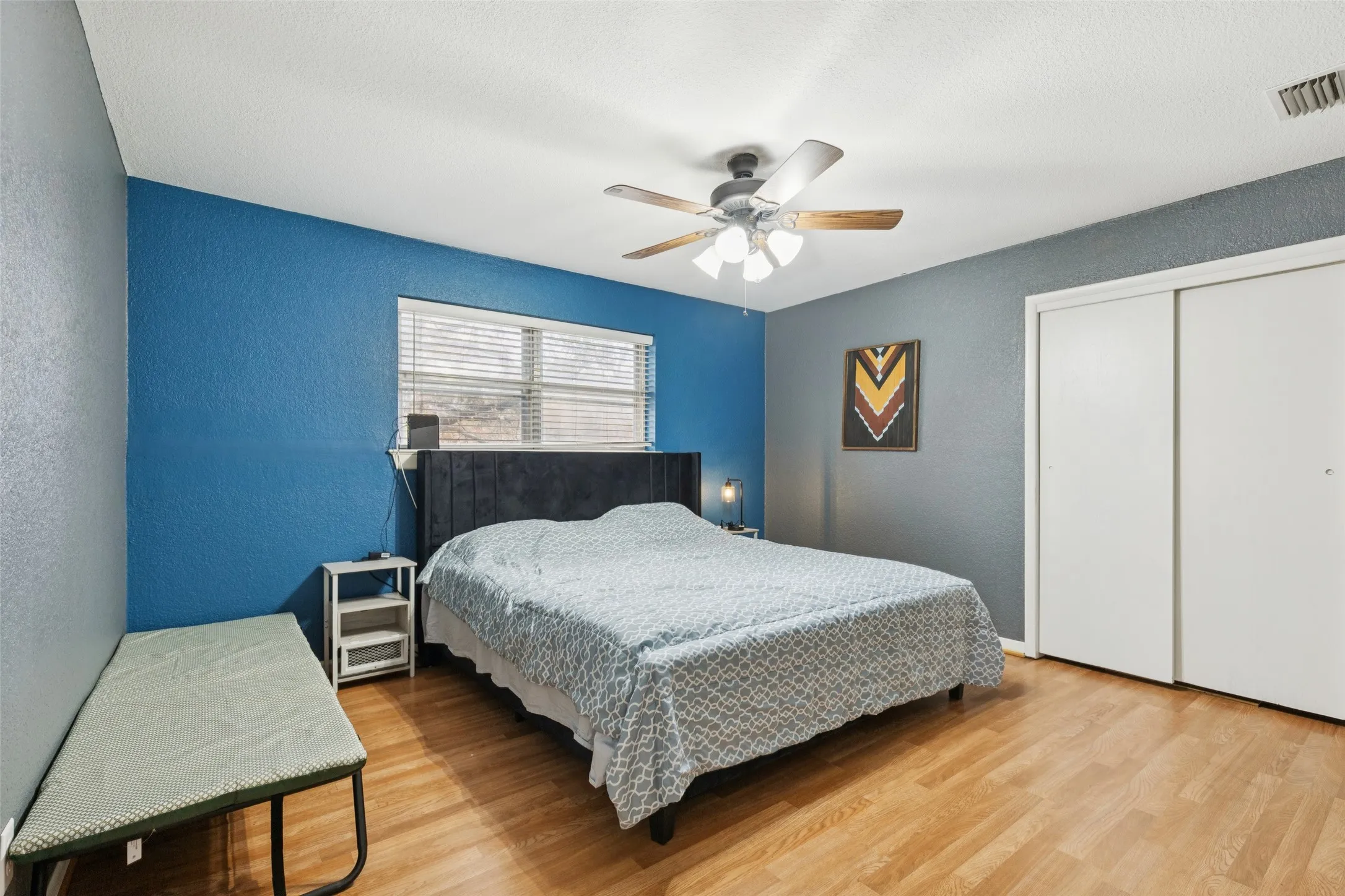 Single Family Residence For Sale in Denton County , 102 Woodland Drive, Highland Village, Texas 75077, 3 Bedroom, 3 Bathroom, 2 Garage spaces, 2,200 Sqft, built in 1970, mls#21297182, Real Estate Agent in Highland Village, Homes For Sale in Denton county, Homes For Sale in Highland Village, Realtor in Highland Village Texas, Real Estate Brokerage Independent Realty Texas, Luminita Cordes Realtor