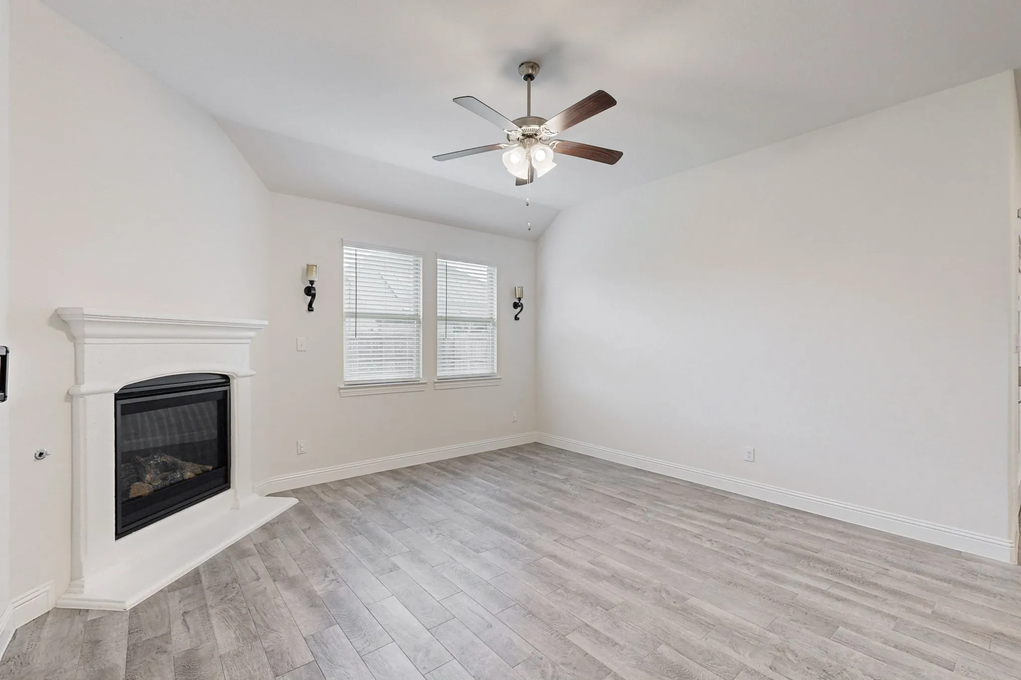Single Family Residence For Rent in Denton County , 10925 Klondike Lane, Aubrey, Texas 76227, 3 Bedroom, 2 Bathroom, 2 Garage spaces, 1,785 Sqft, built in 2020, mls#21300067, Real Estate Agent in Aubrey, Homes For Rent in Denton county, Homes For Rent in Aubrey, Realtor in Aubrey Texas, Real Estate Brokerage Independent Realty Texas, Luminita Cordes Realtor
