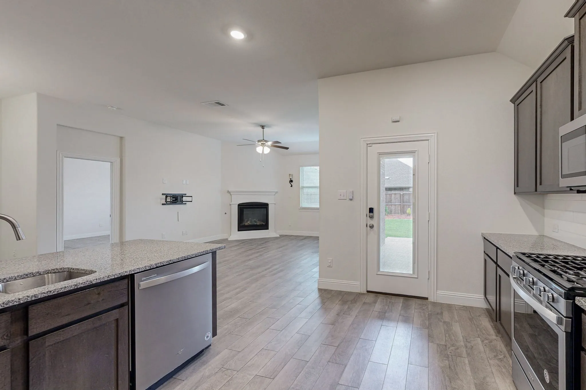 Single Family Residence For Rent in Denton County , 10925 Klondike Lane, Aubrey, Texas 76227, 3 Bedroom, 2 Bathroom, 2 Garage spaces, 1,785 Sqft, built in 2020, mls#21300067, Real Estate Agent in Aubrey, Homes For Rent in Denton county, Homes For Rent in Aubrey, Realtor in Aubrey Texas, Real Estate Brokerage Independent Realty Texas, Luminita Cordes Realtor